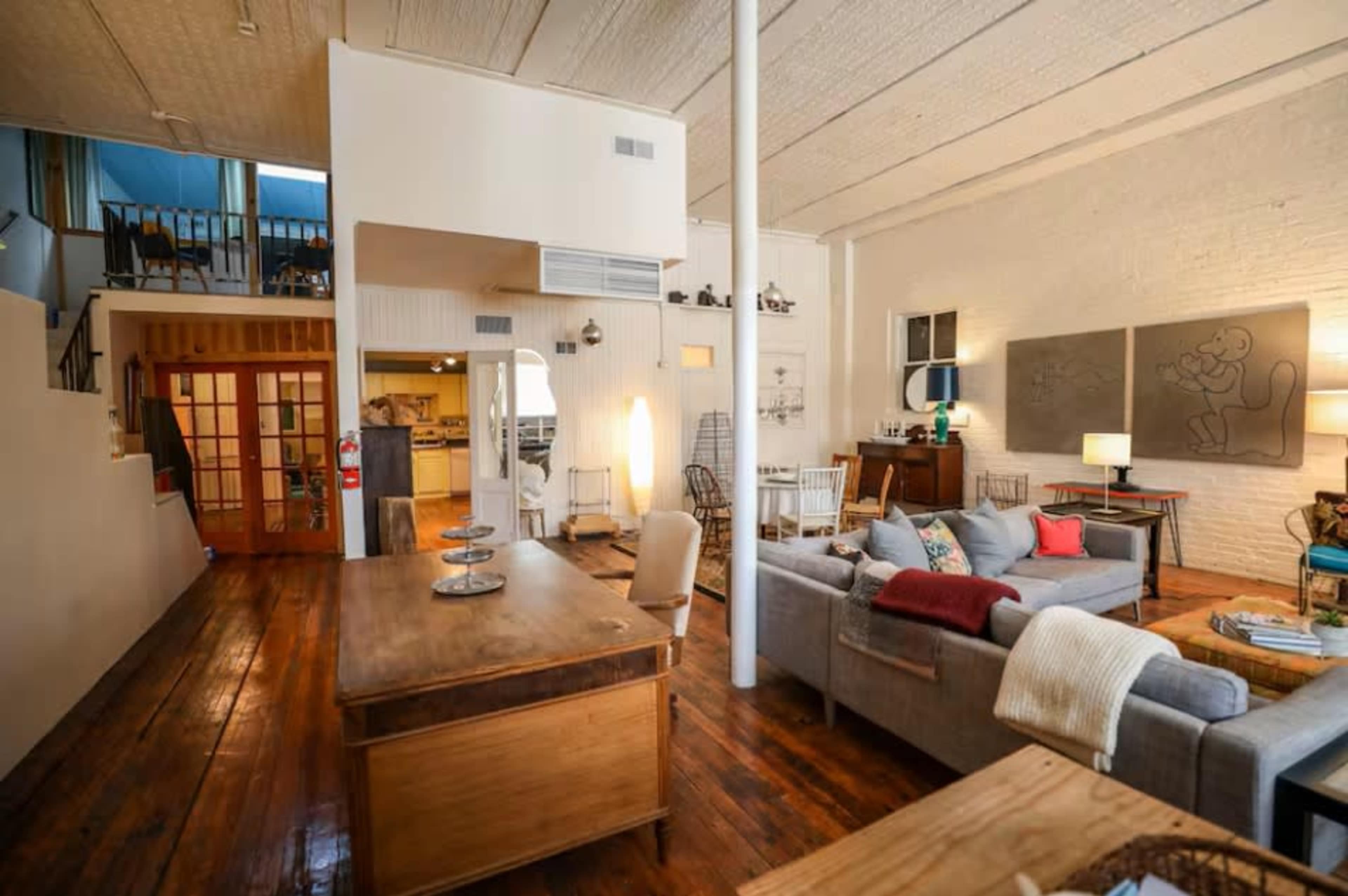 Eclectic Artist's Loft & Studio Image in Jefferson Square, Omaha, NE