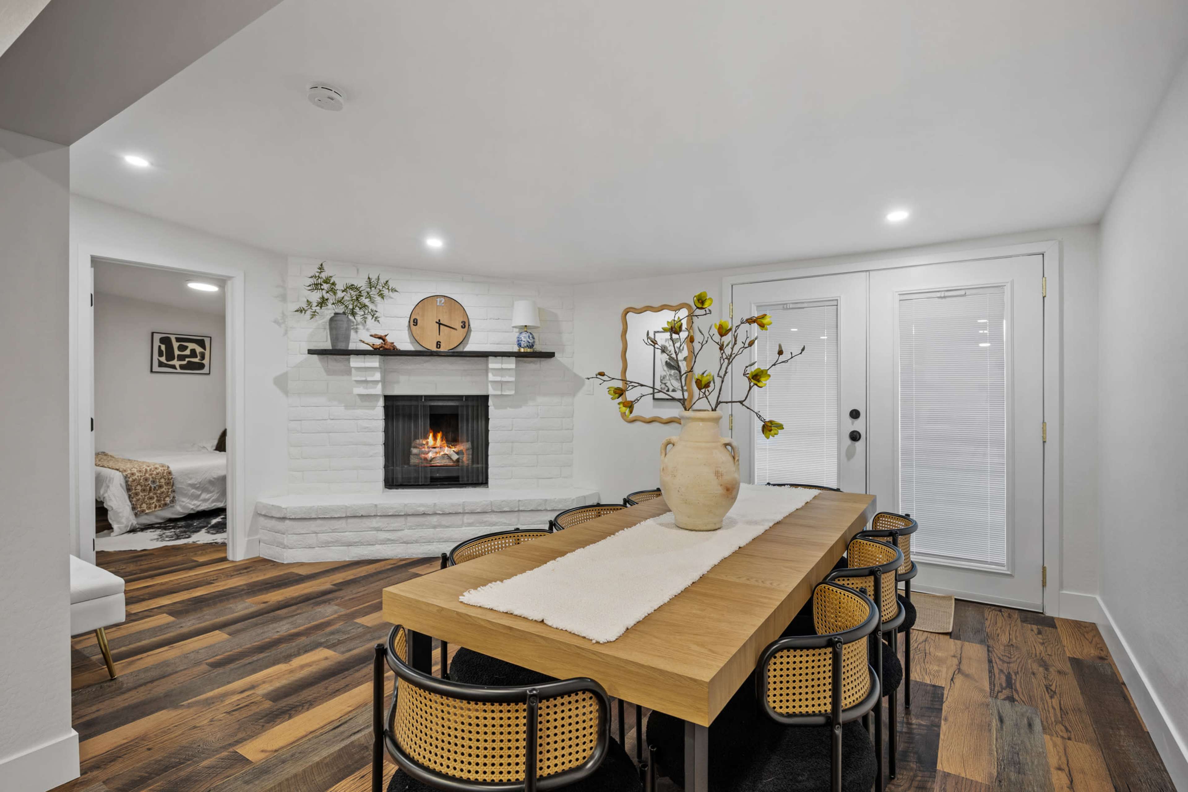 Tempe Modern Home for Meetings & Productions | Bright Interiors, Large Backyard, Pool & Hot Tub Image in South Tempe, Tempe, AZ