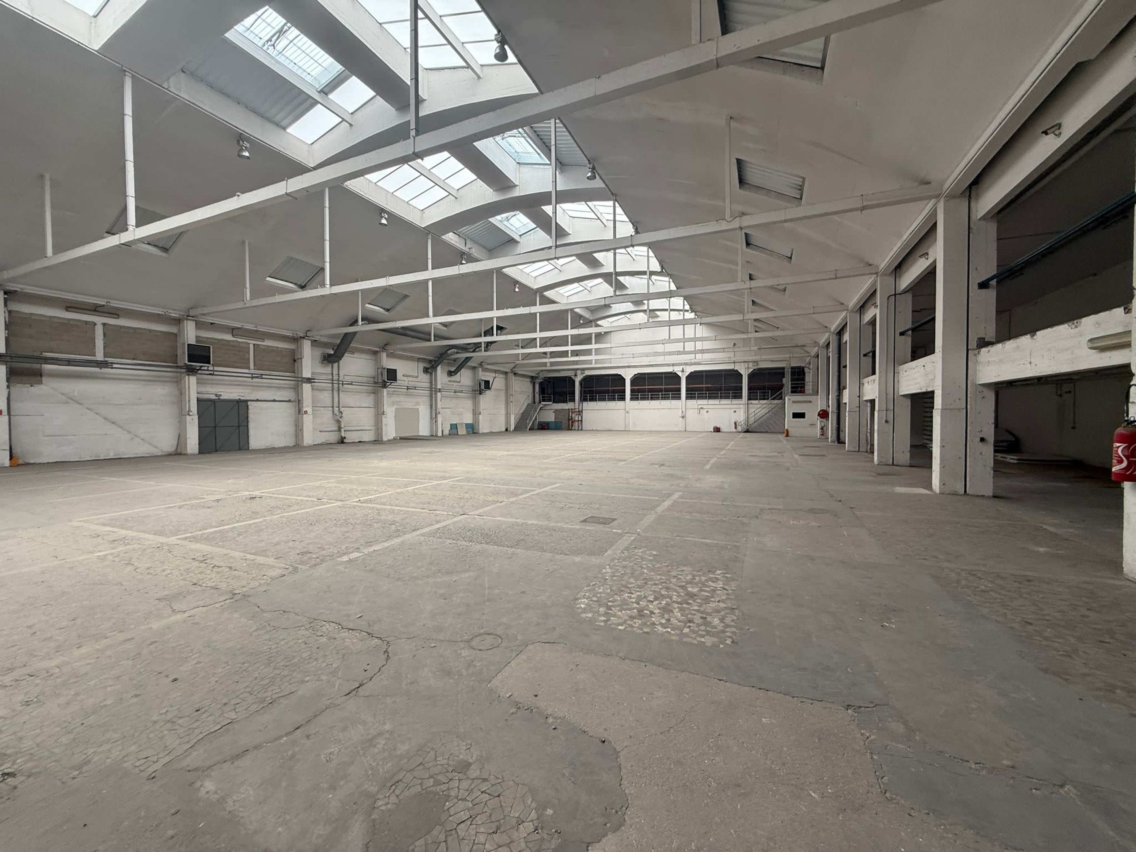 Entrepôt de 4000m² Image in , La Courneuve
