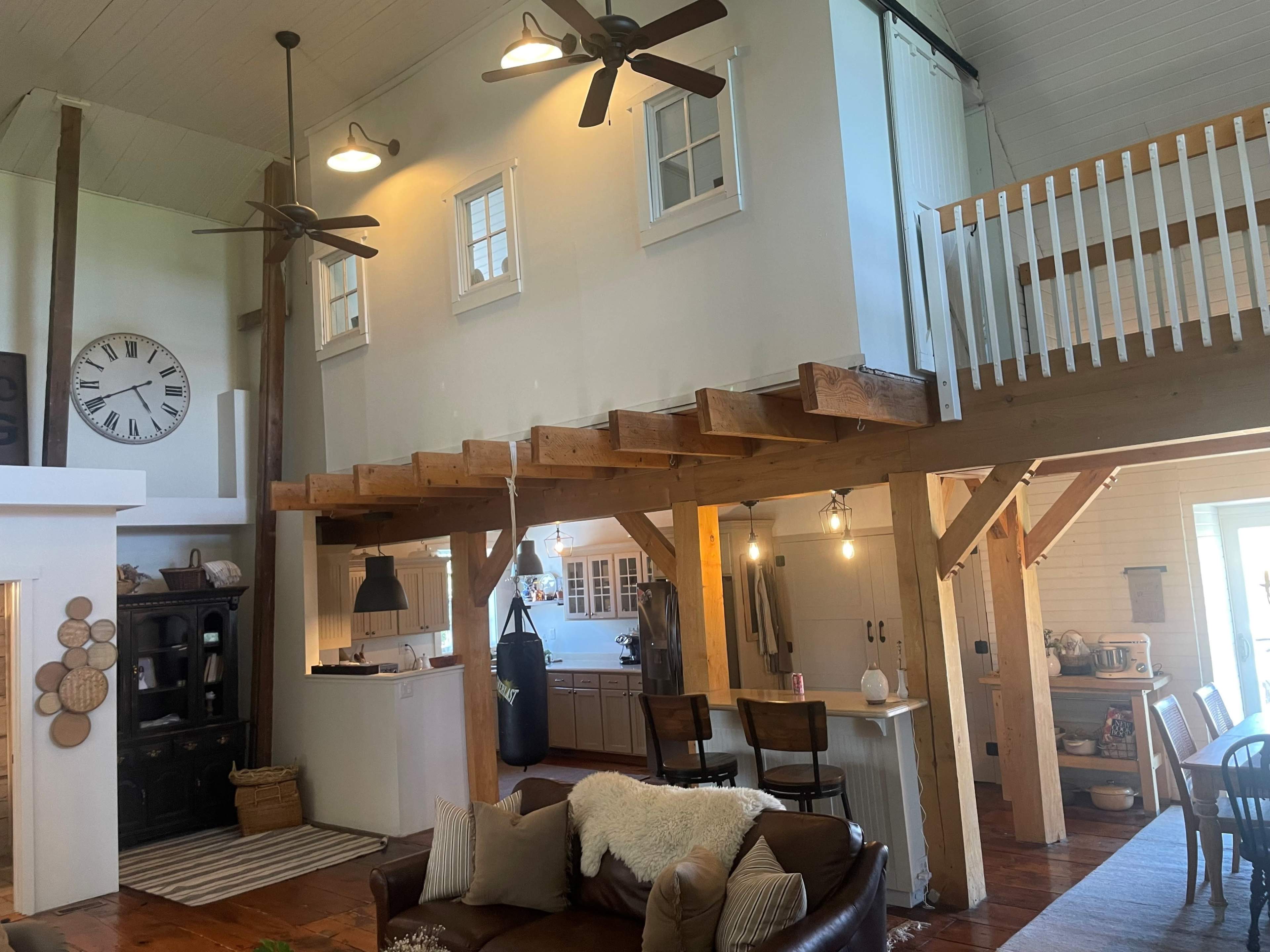 Rural rustic charm Barn House with a relaxing pasture view. Image in Shirland Township, Rockton, IL