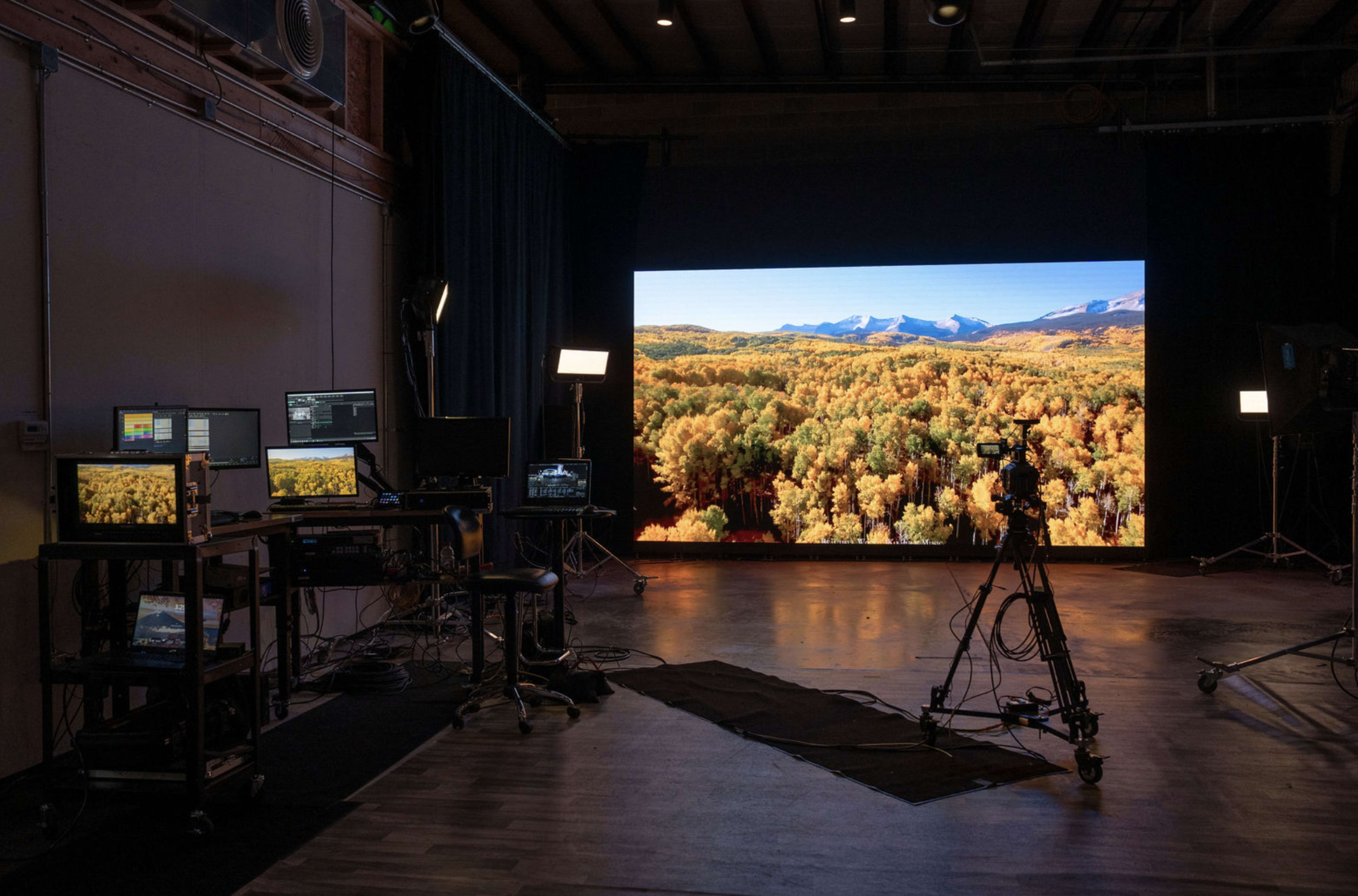 4,000 ft FILM + PHOTO studio * LED wall * Daylight Bay * Cyc Image in , Madison, WI