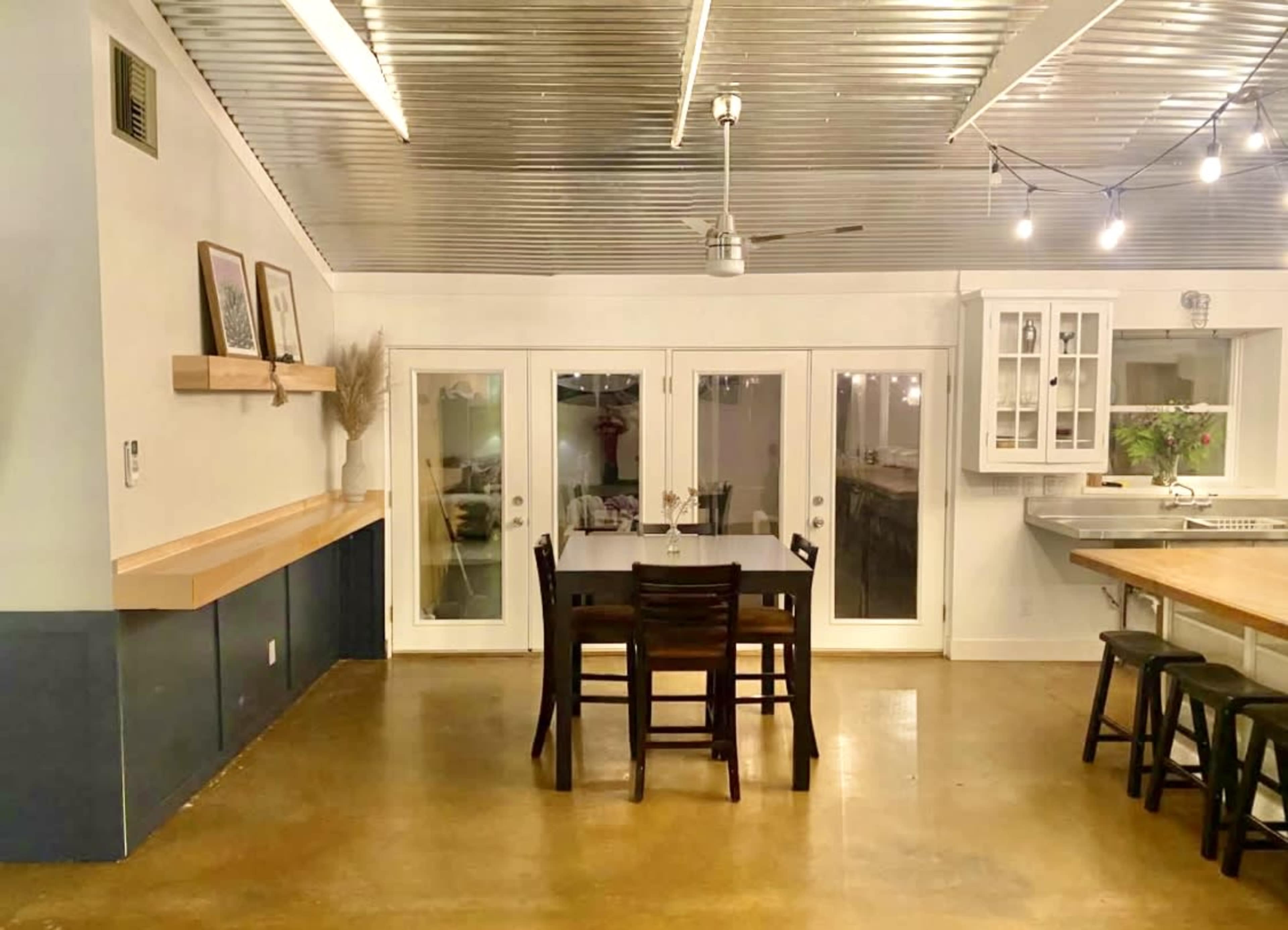 Pool House Bistro Pets allowed w/ 2BR & 4bd w/ & BBQ Image in North Mountain Village, Phoenix, AZ