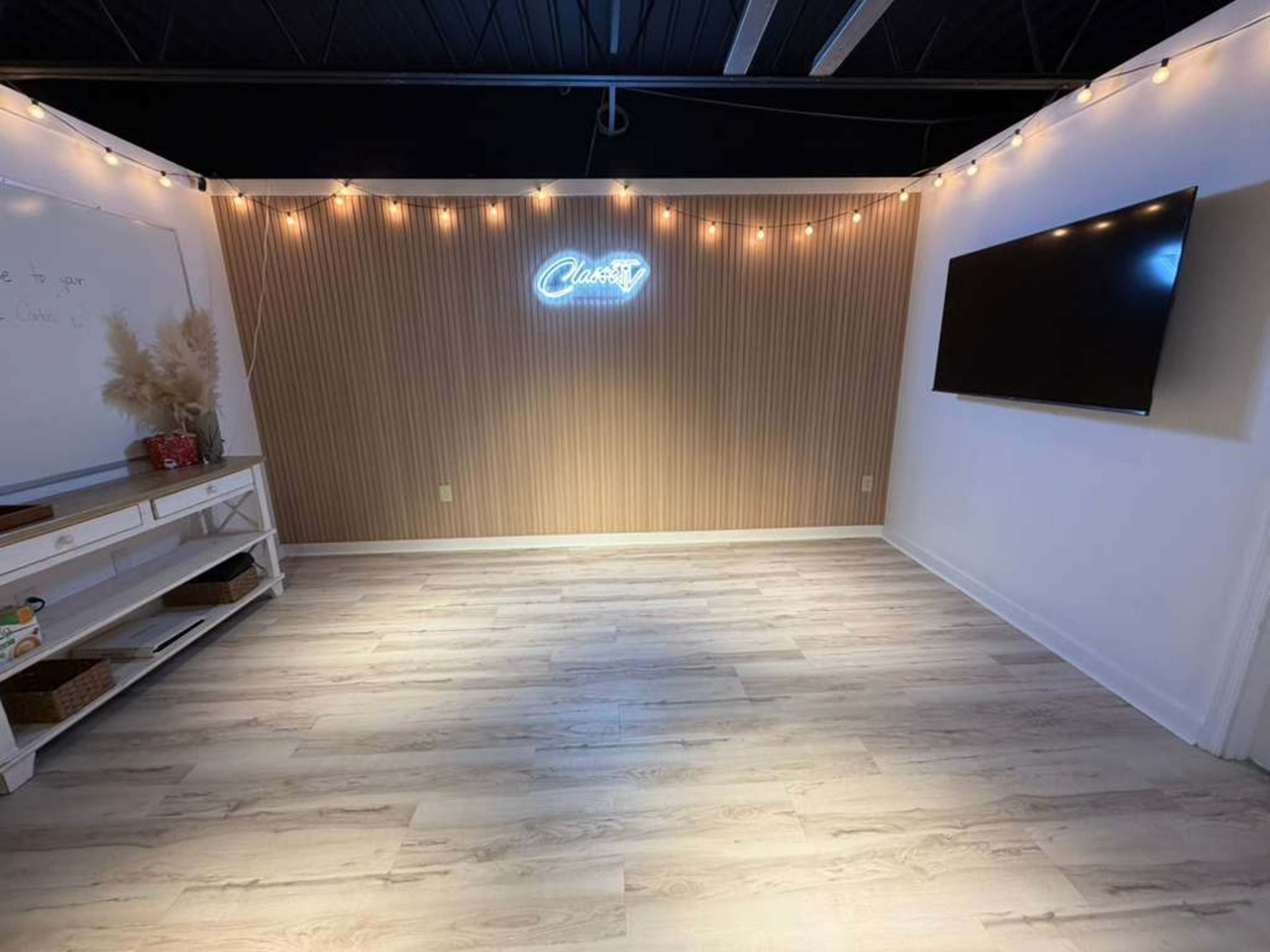 Modern Industrial-Style Studio in Tysons Image in Tysons, Vienna, VA