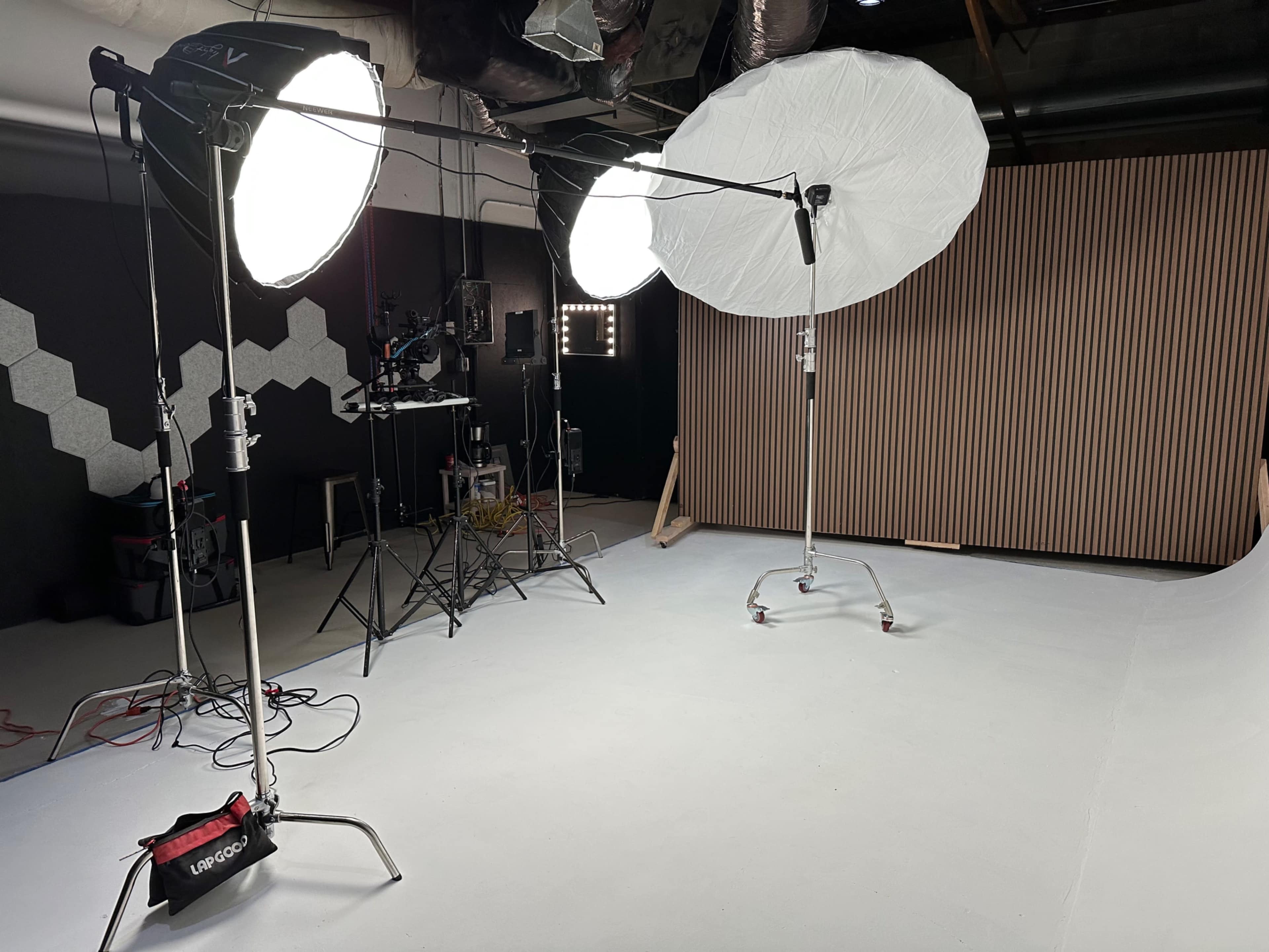 Small Studio Space near ATT Stadium in Arlington Tx Image in West Arlington, Arlington, TX