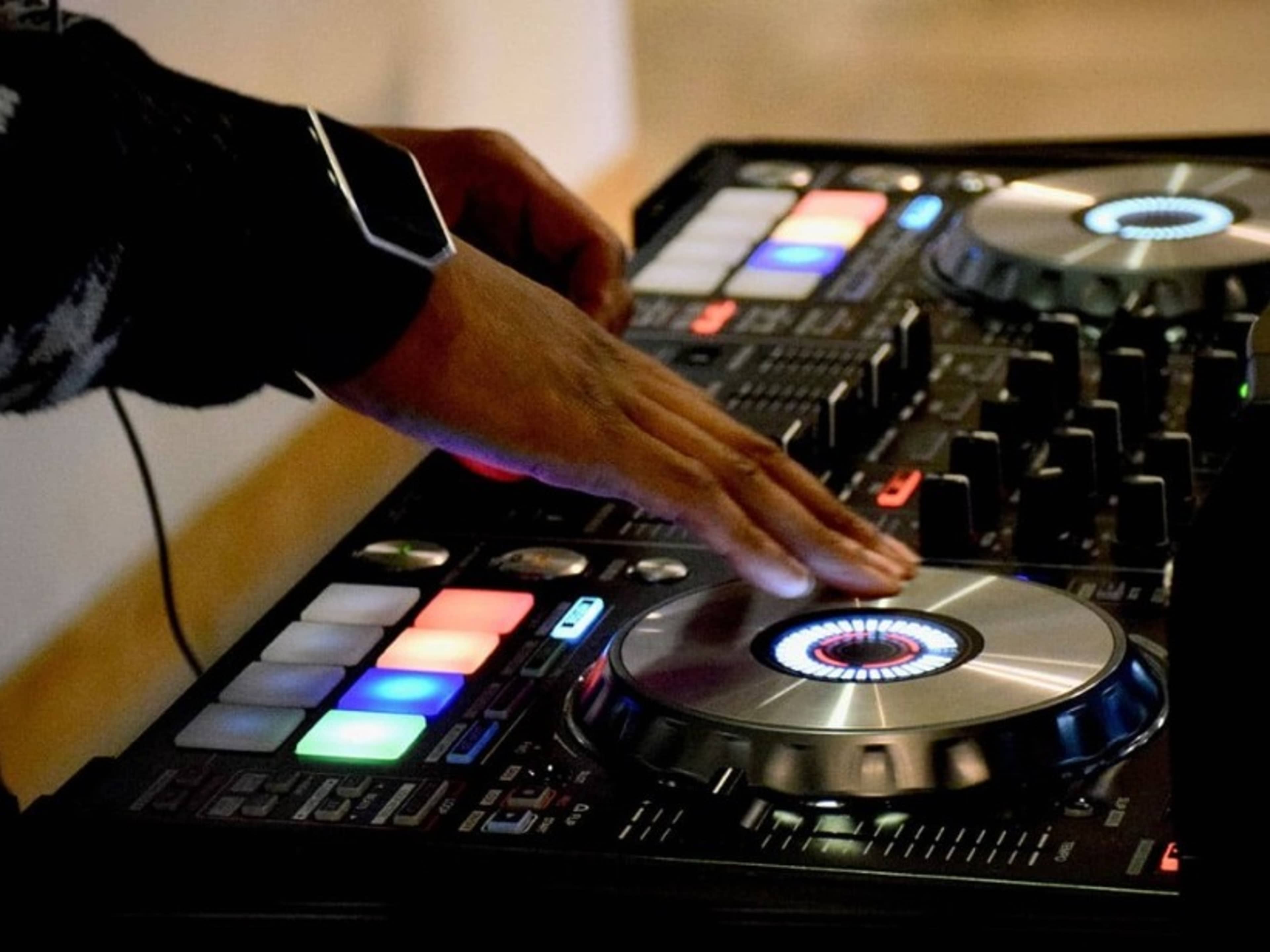 DJ by the hour