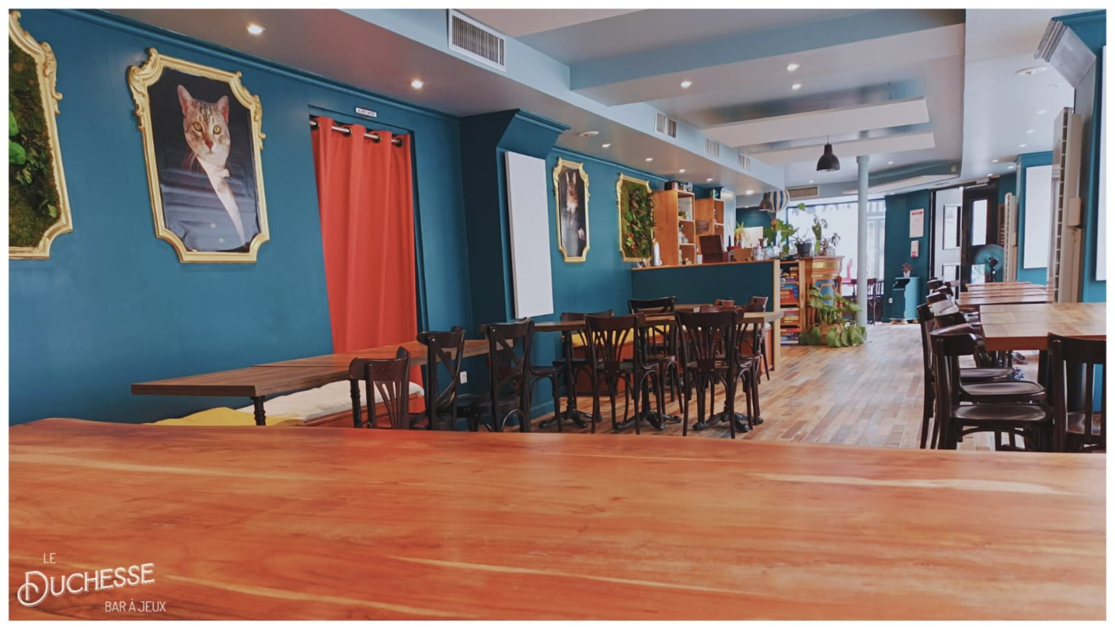 Bar à Jeux de société - grand espace lumineux Image in Folie-Méricourt, Paris