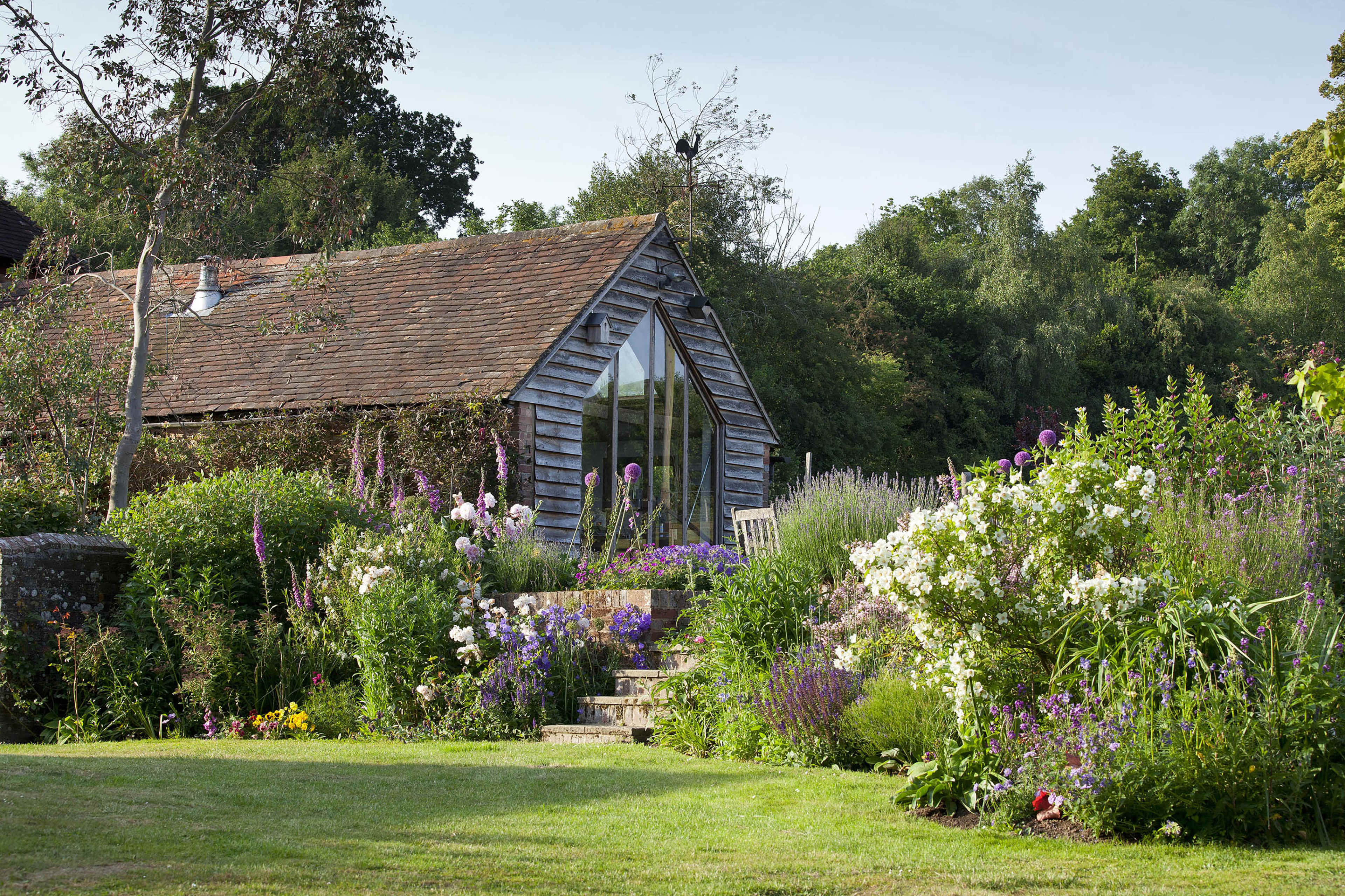 English Country Gardens with 17th century timber framed Sussex farmhouse. Image in Barcombe, Barcombe, ENG