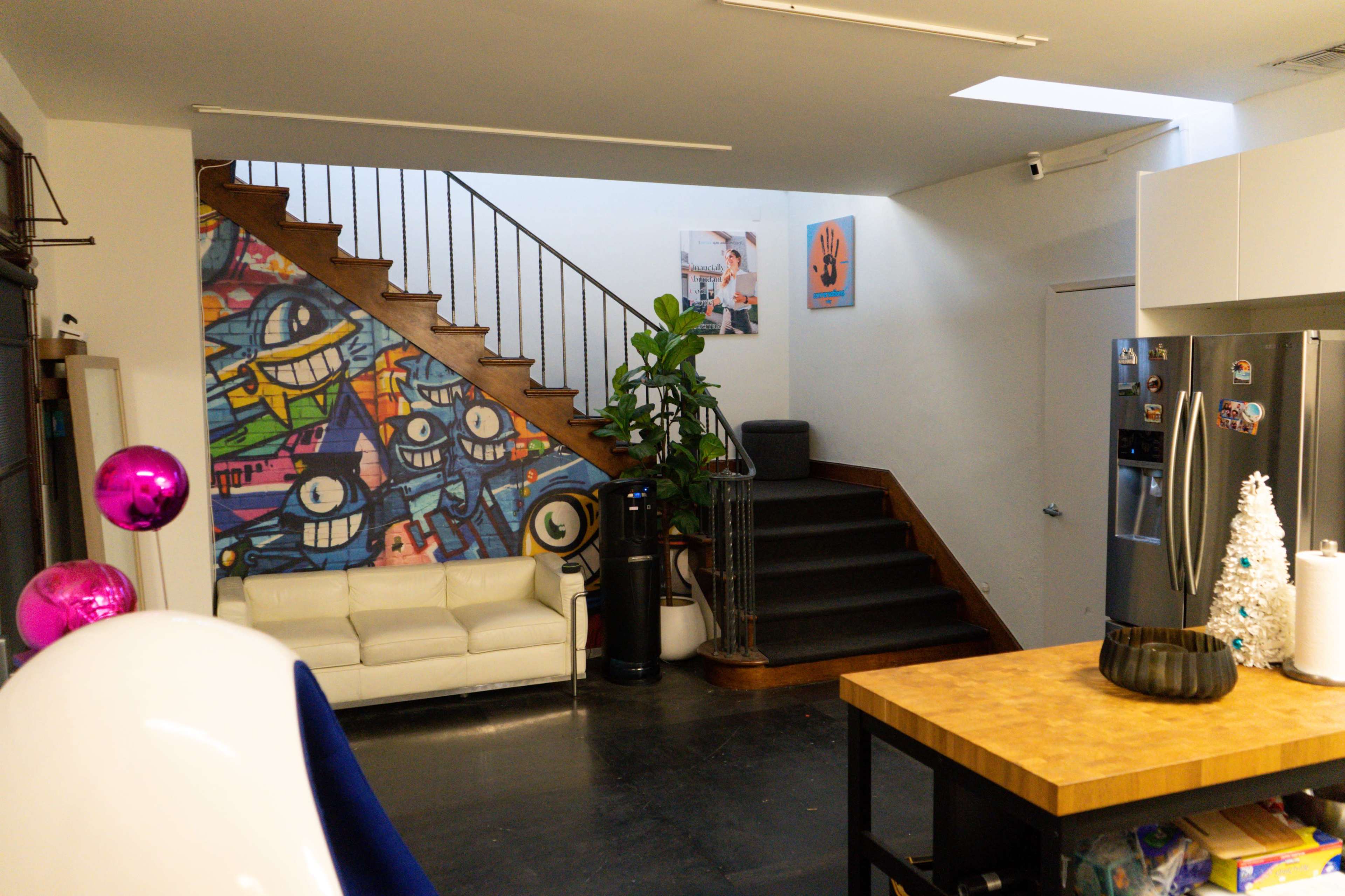 Modern Creative Office + Lounge + Meeting Space | Zoom Ready & Stylish Image in Downtown, Santa Monica, CA