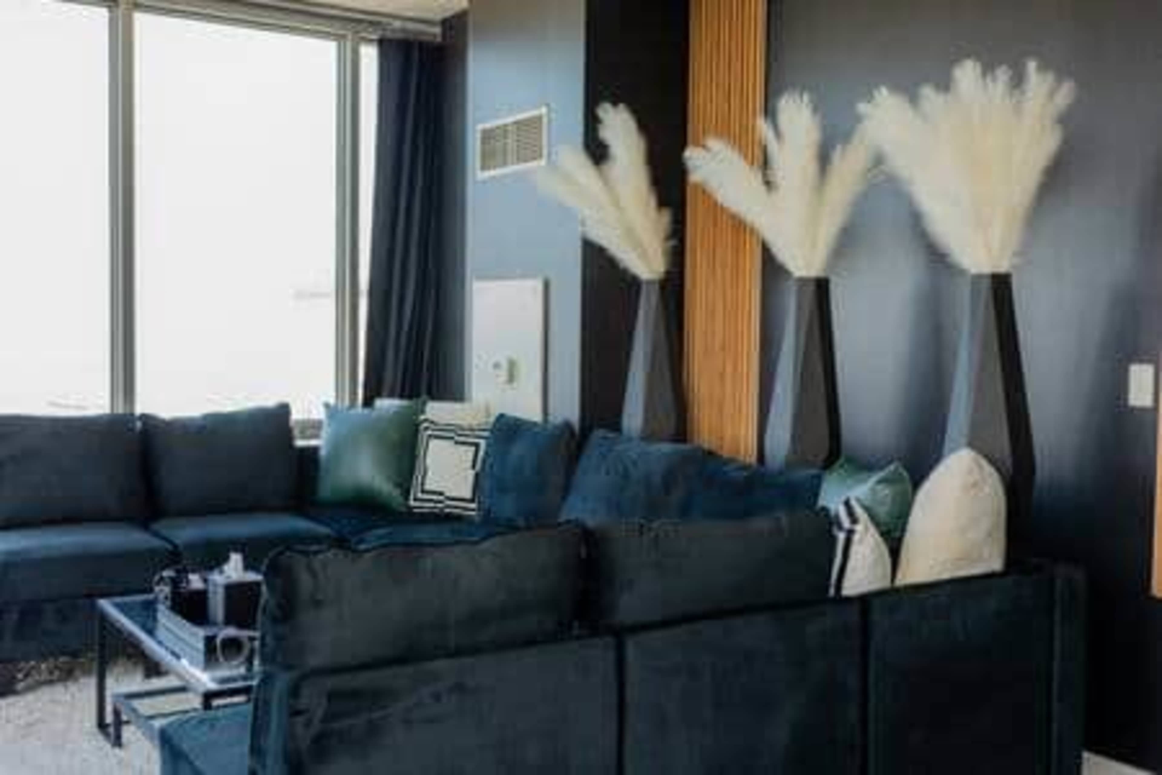 Lux Loop Retreat: Amazing Views, Free Parking Image in Near South Side, Chicago, IL