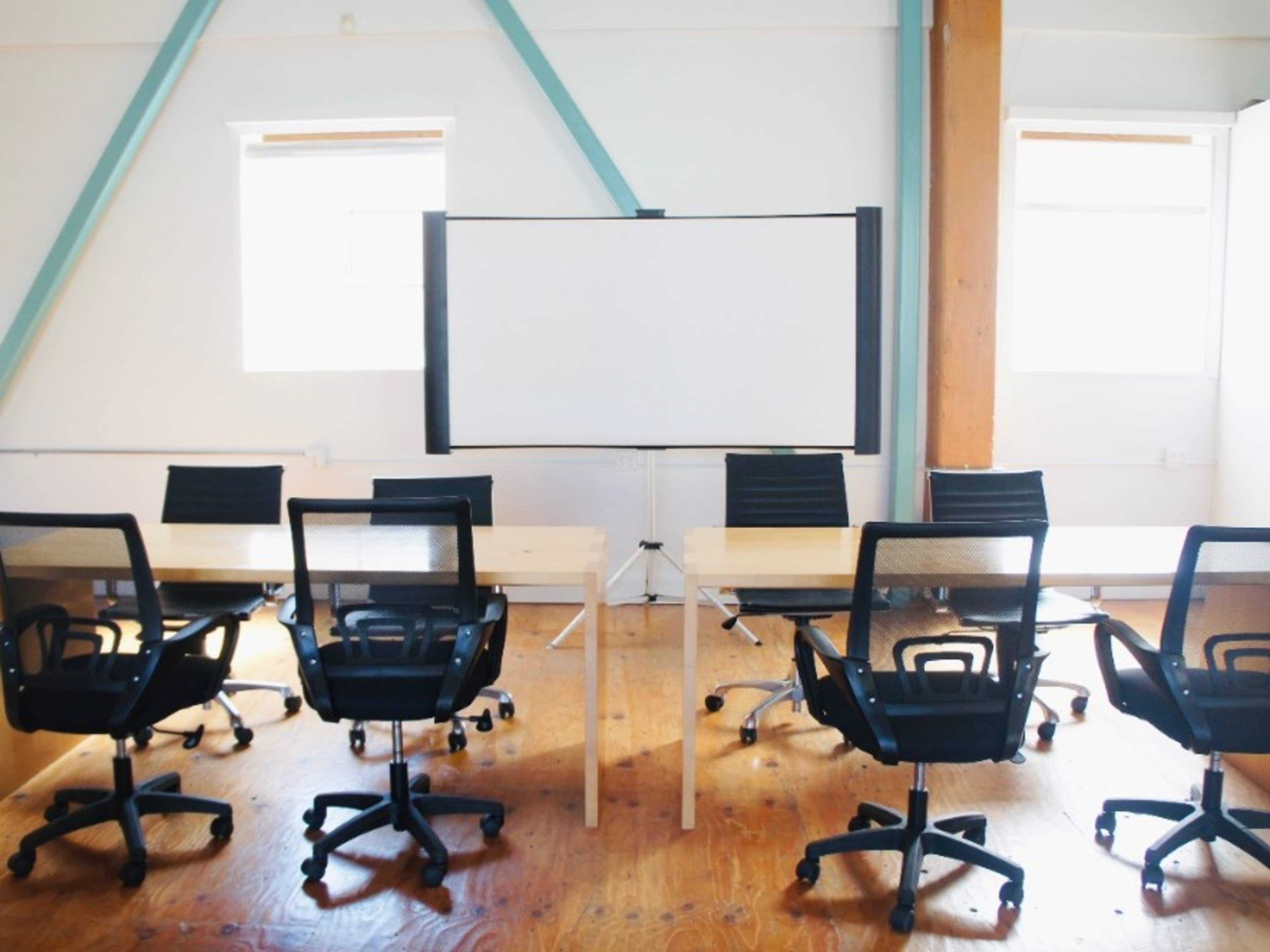 80 Inch Projector and Screen