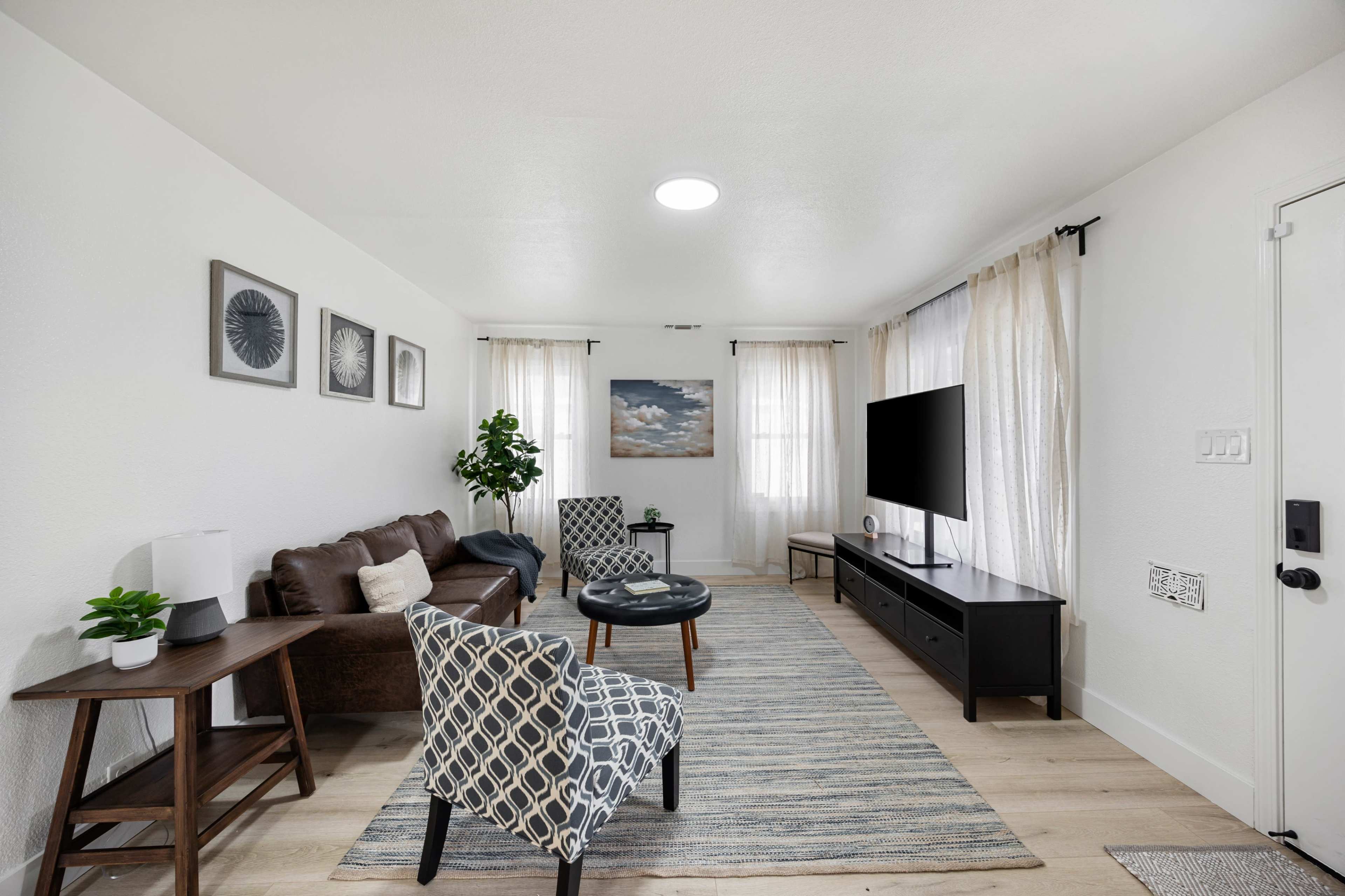 Dapper 2-Bedroom Abode Image in Tahoe Park, Sacramento, CA