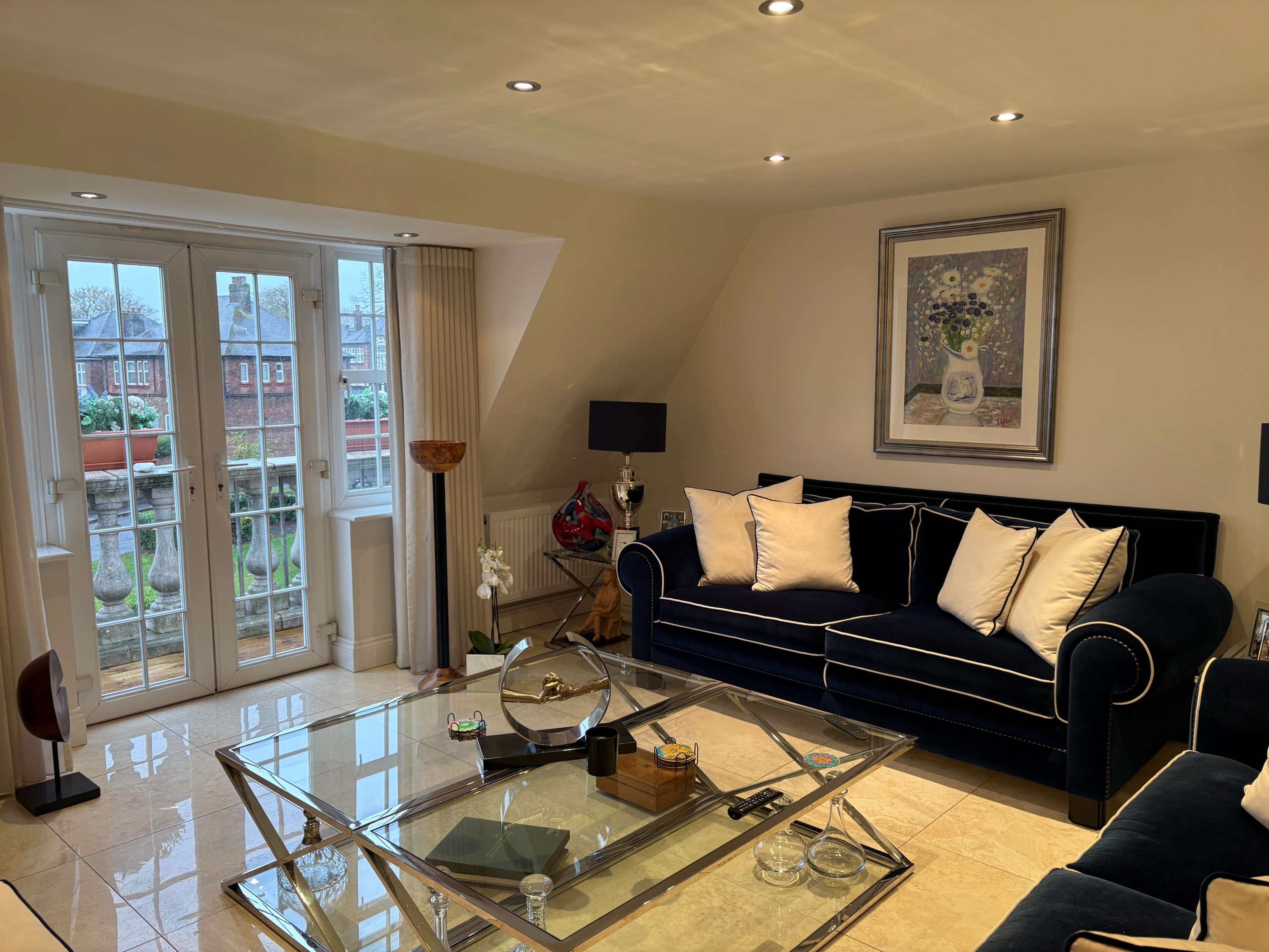 Contemporary Luxury Apartment Image in Hendon, LONDON, ENG