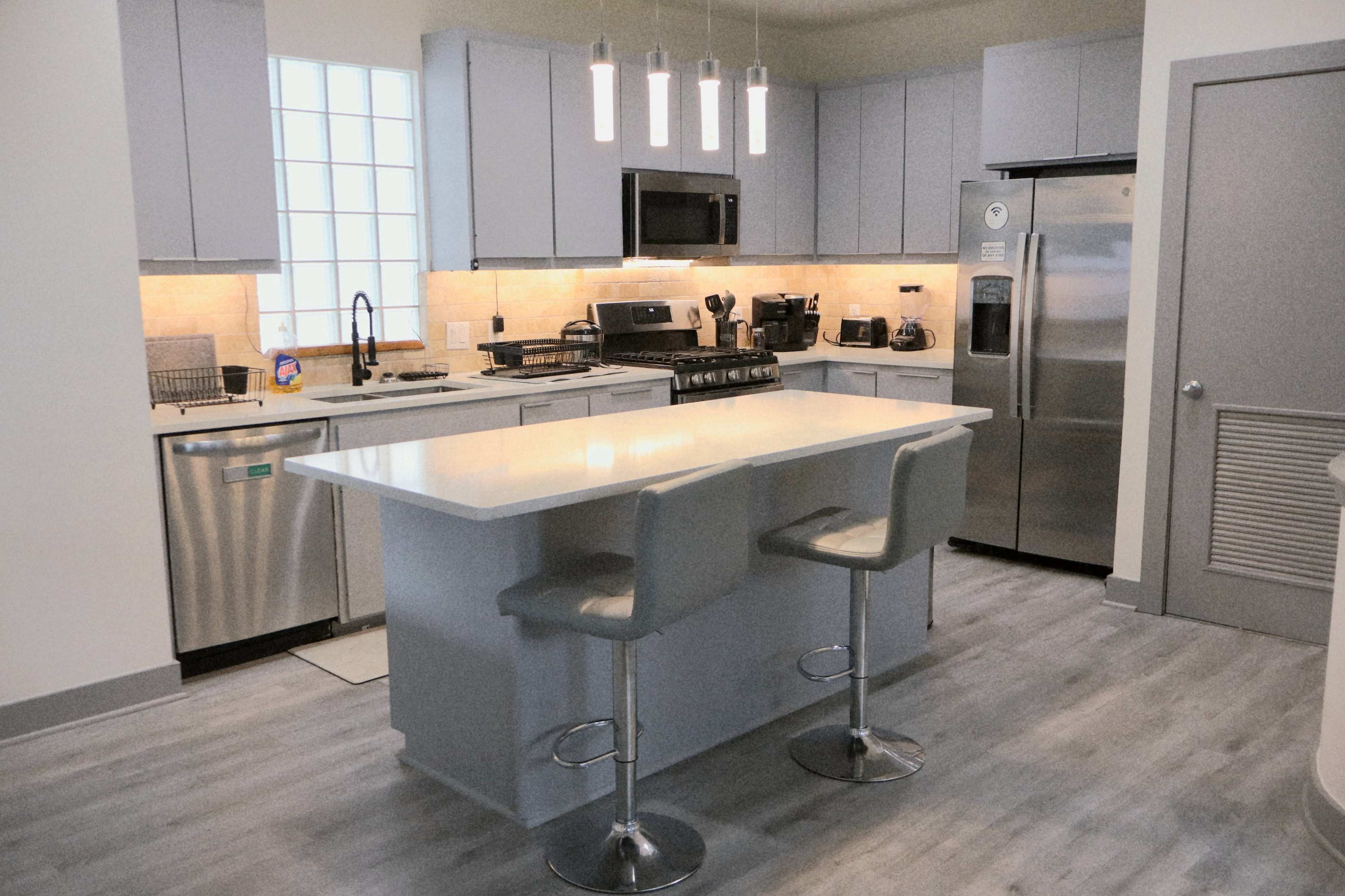 Modern Home - Near NRG, Med Center, Gallaria and Downtown Image in Willow Meadows/ Willowbend Area, HOUSTON, TX