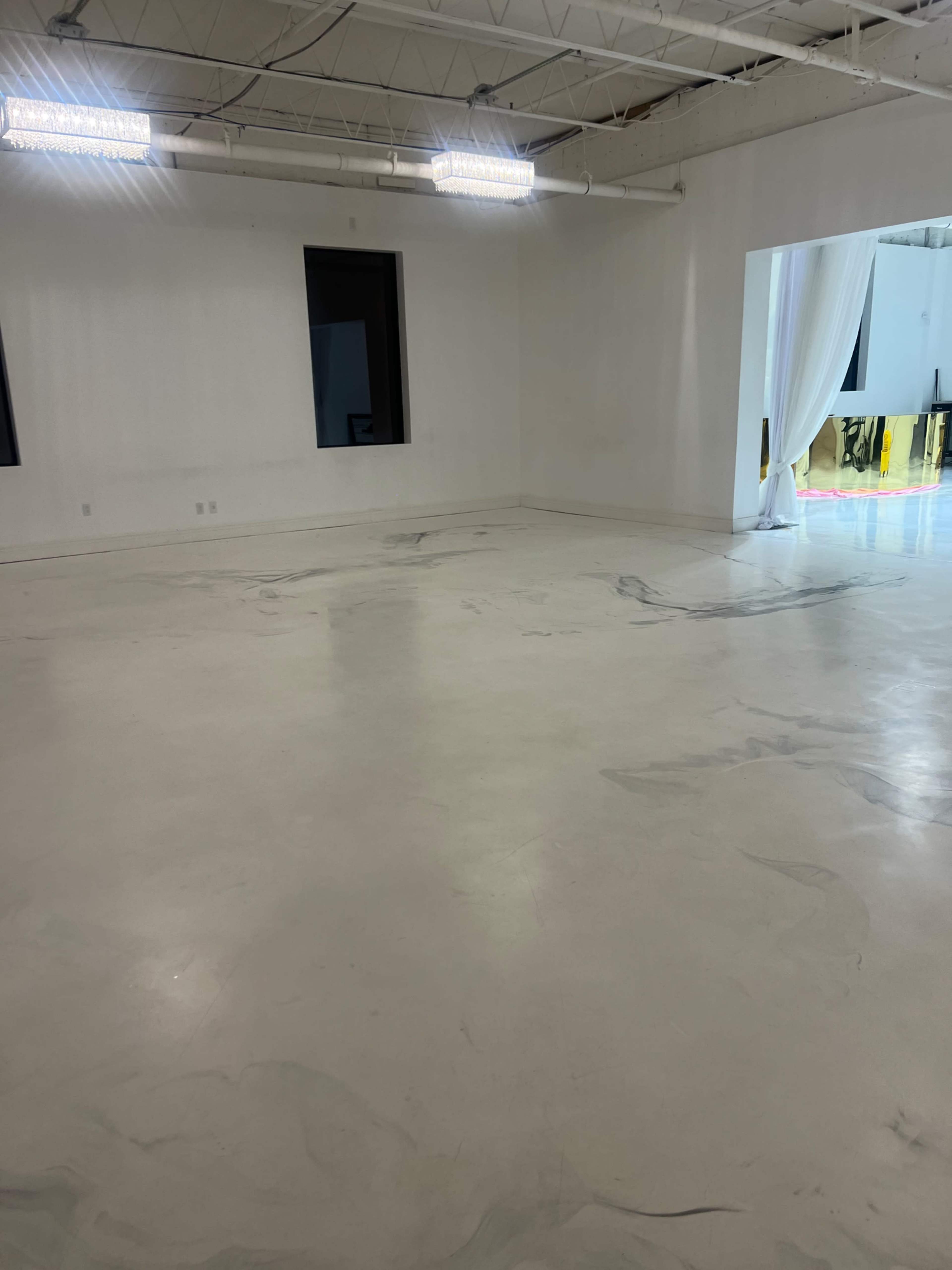 All white luxury space for content creators, photography, podcasts Image in Babylon, Farmingdale, NY