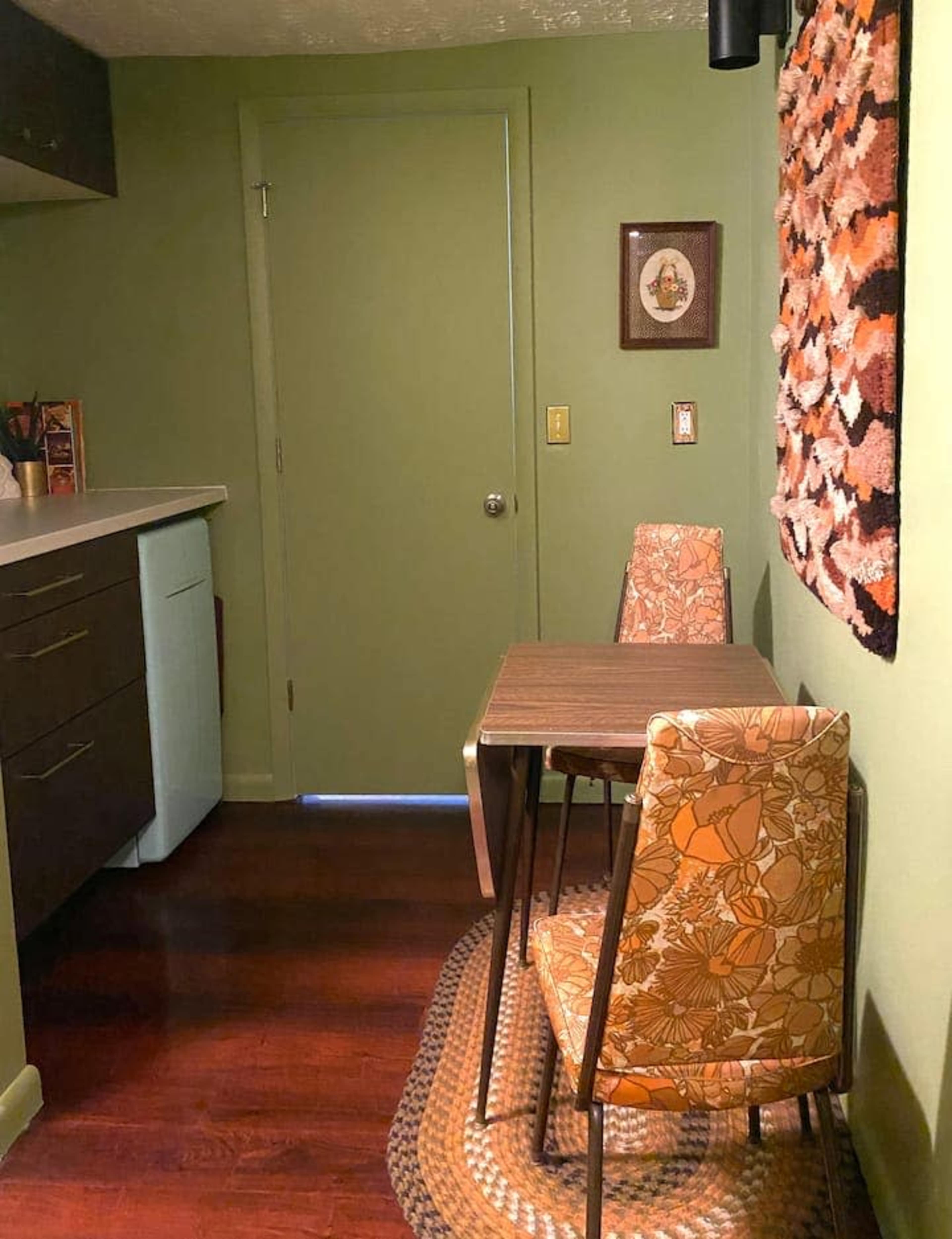 Mid century Dream Den Image in Madison, madison, TN