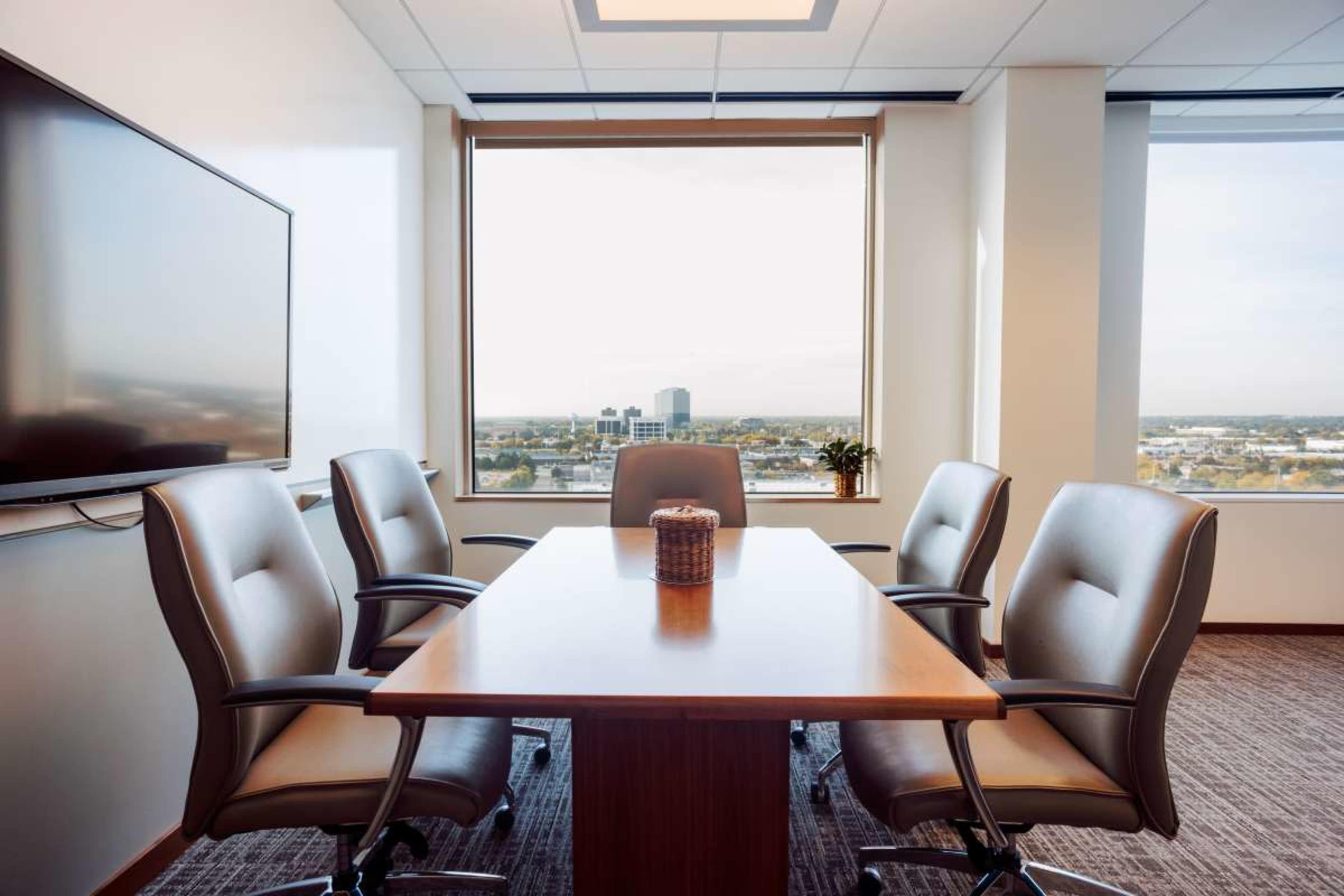 Upscale Suburban Day Office Image in Schaumburg Township, Schaumburg, IL