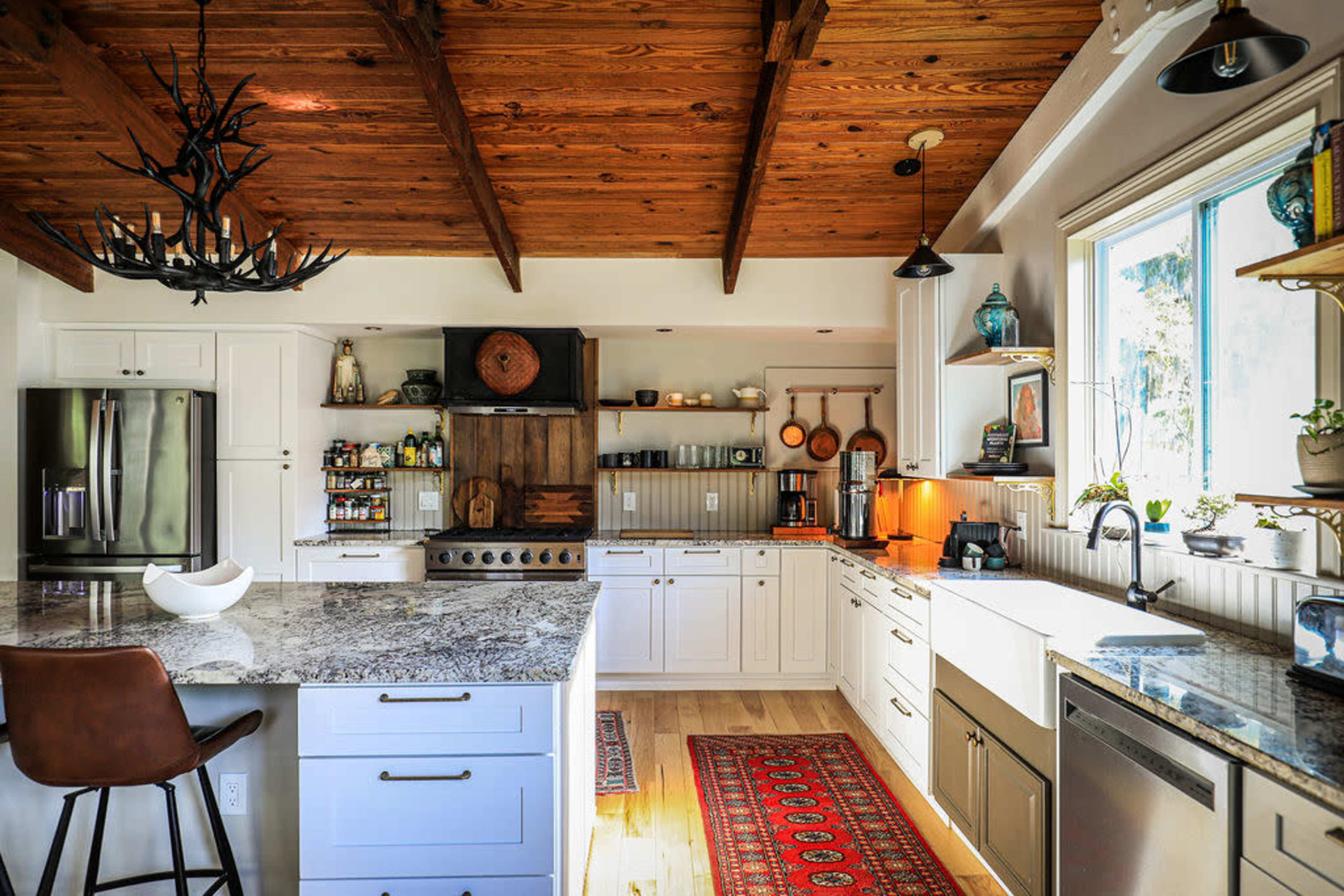Isle of Hope Victorian home under Moss Draped Oaks Image in Isle of Hope, Savannah, GA