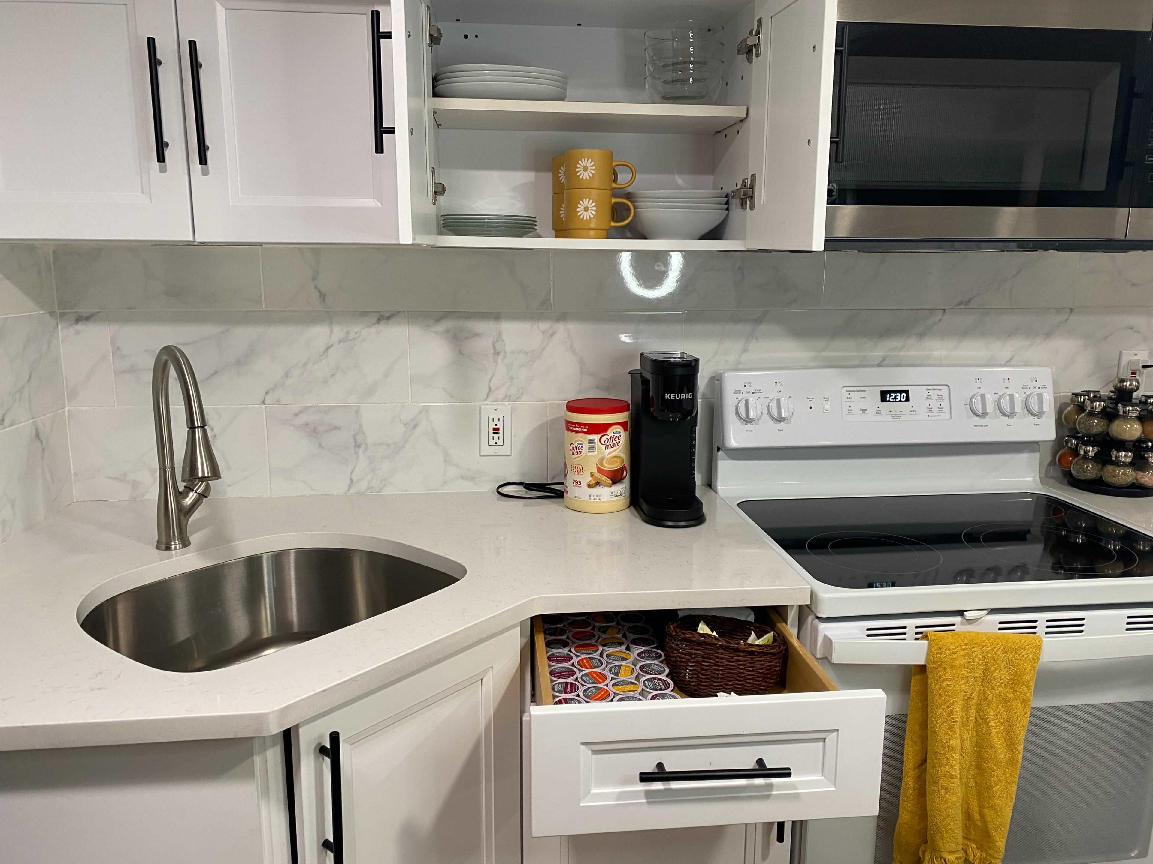 Comfy Spacious Free Parking Wireless Chargers Amenities Image in North Hempstead, Westbury, NY