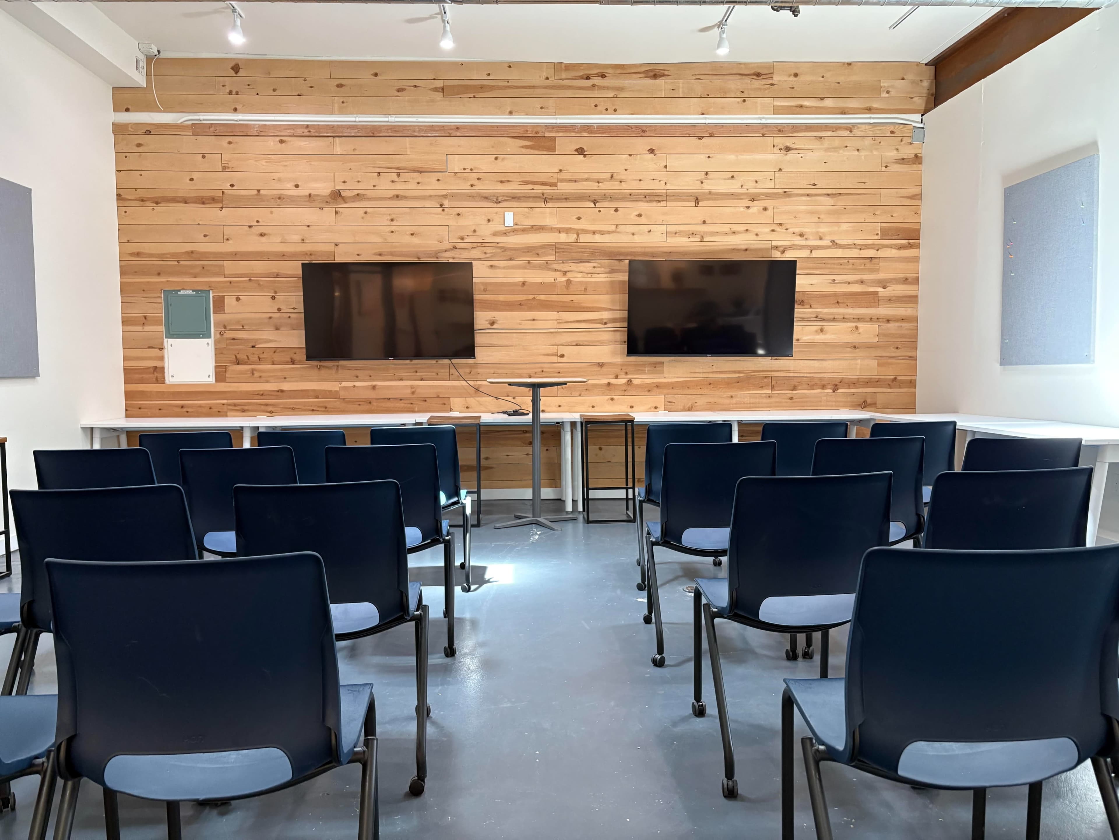 Large Meeting or Training Room in Paso Robles for up to 30 people with flexible layout options Image in Paso Robles, Paso Robles, CA