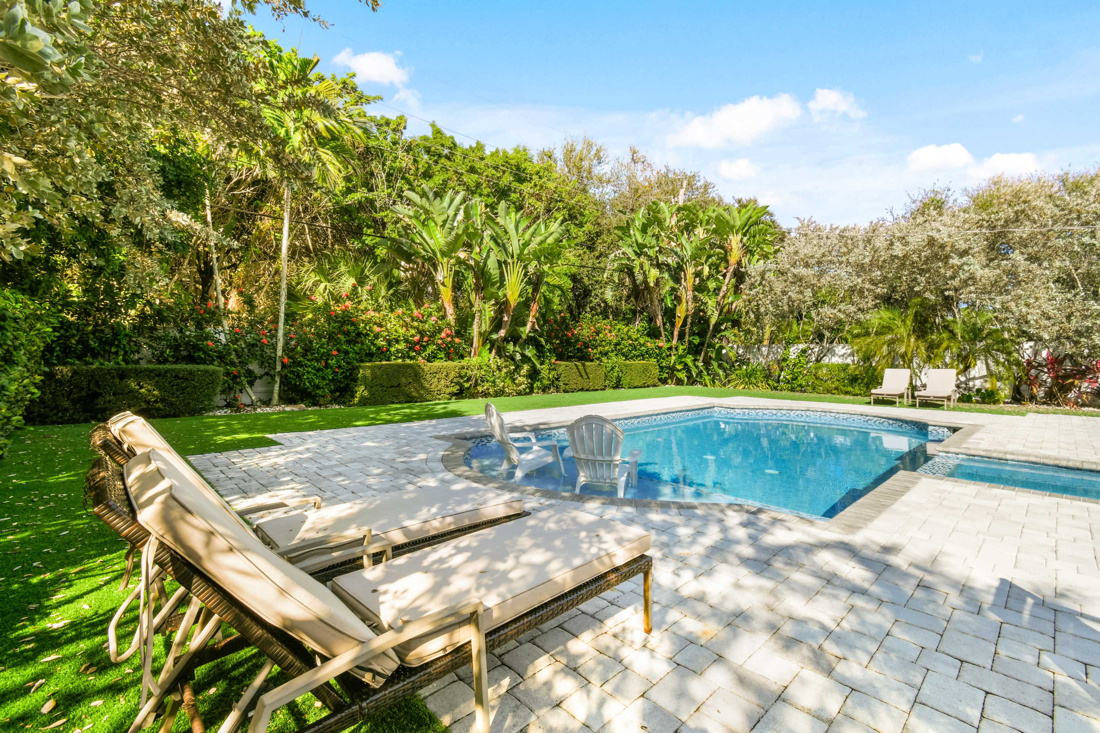 Tropical 4 Bedroom House Image in , Tequesta, FL