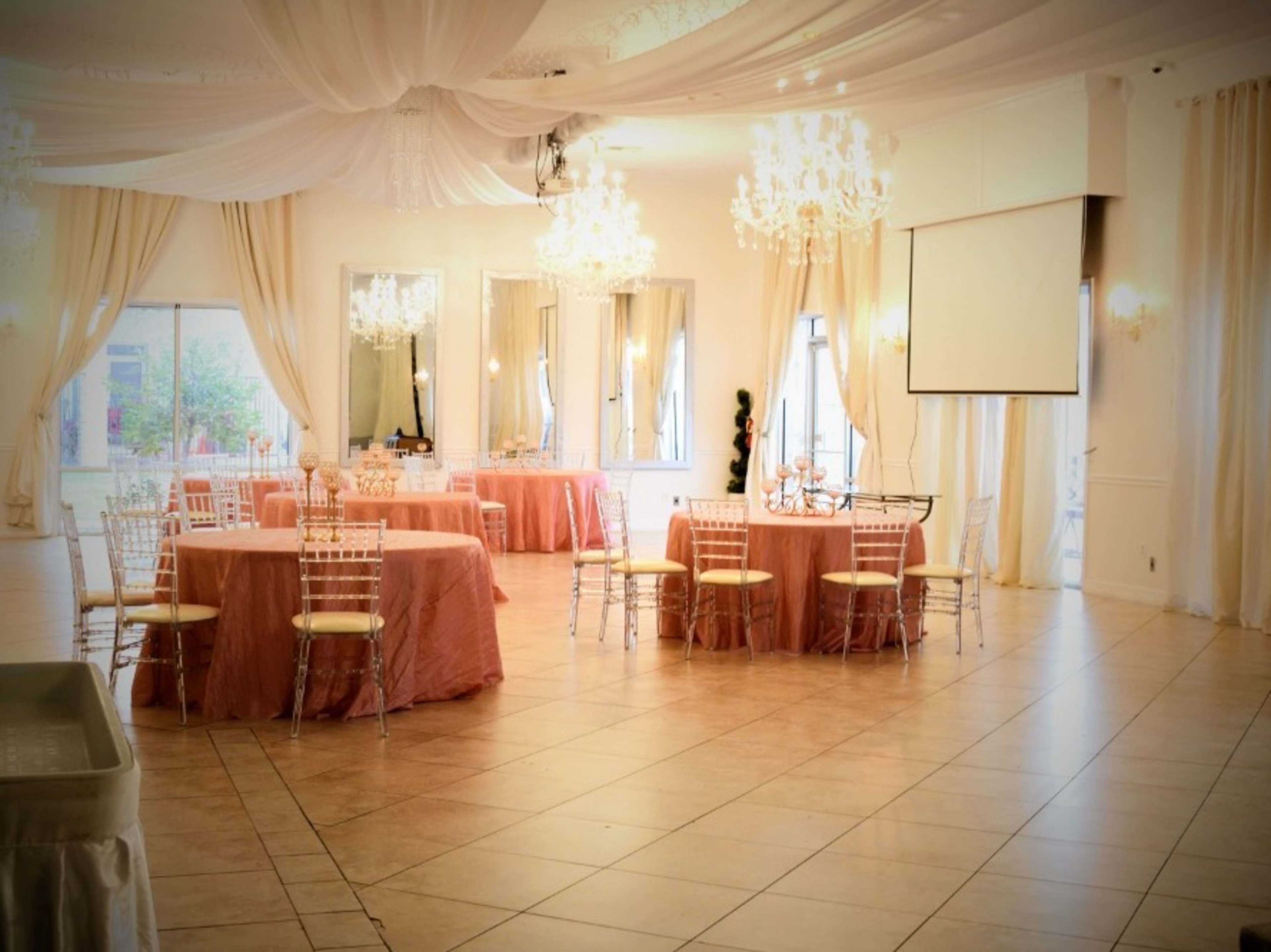 Lunch or breakfast with a minimum of 40 guest 