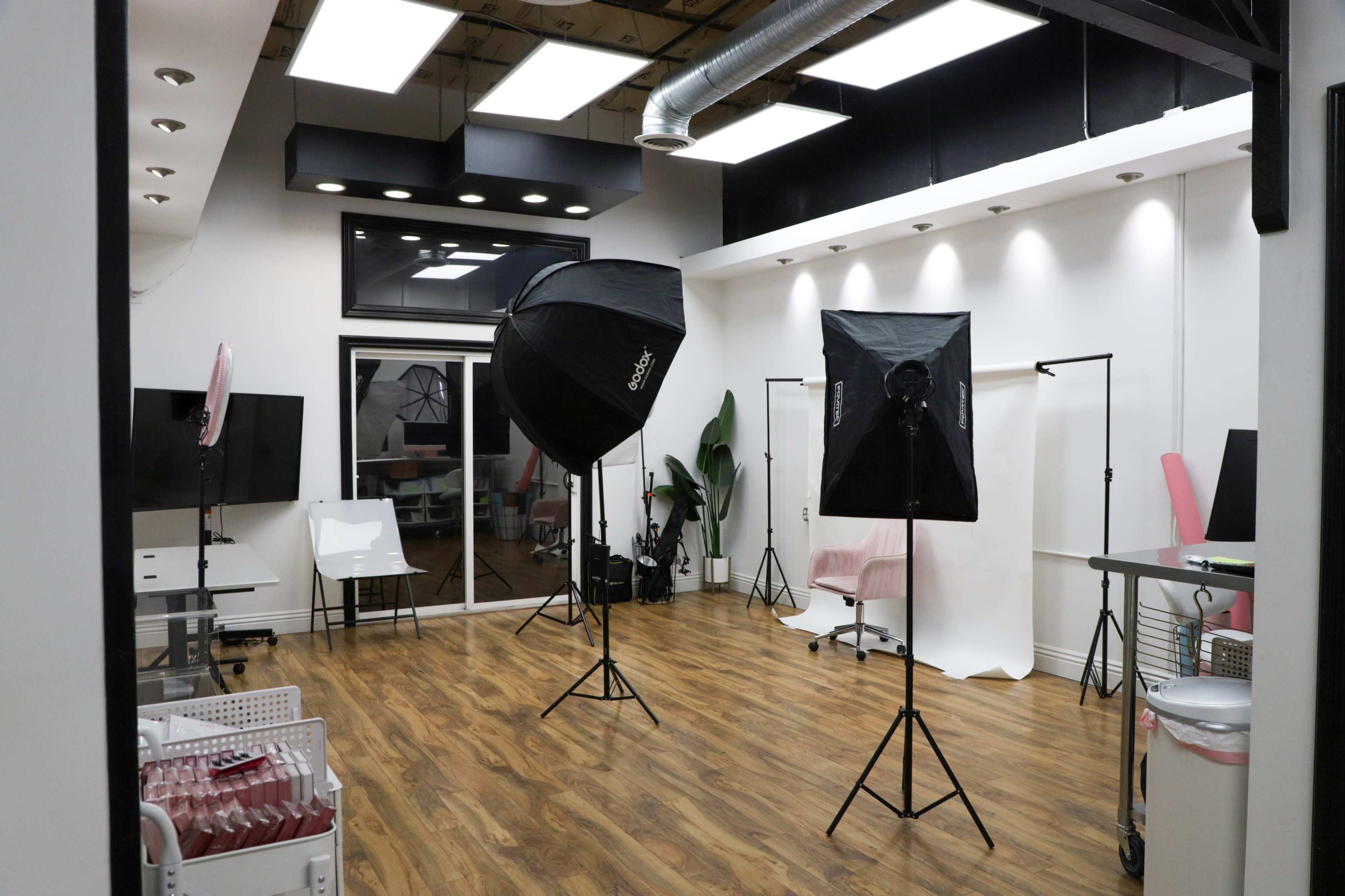 Chic Creative Studio for Photo, Video, Podcast & Events Image in Aliso Viejo, Aliso Viejo, CA
