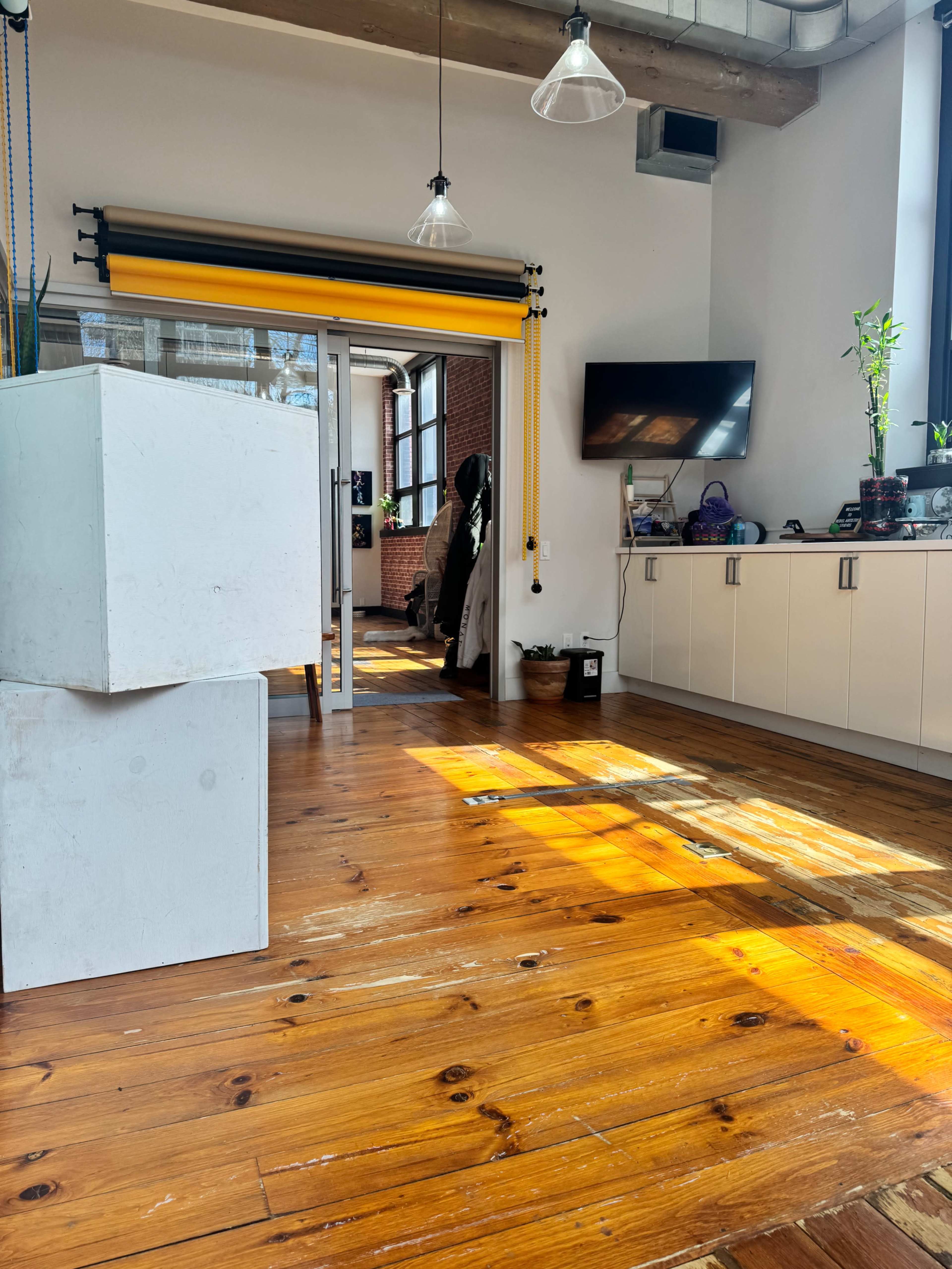 Downtown Creative Studio with Dreamy Natural Light Image in Beasley, Hamilton, ON