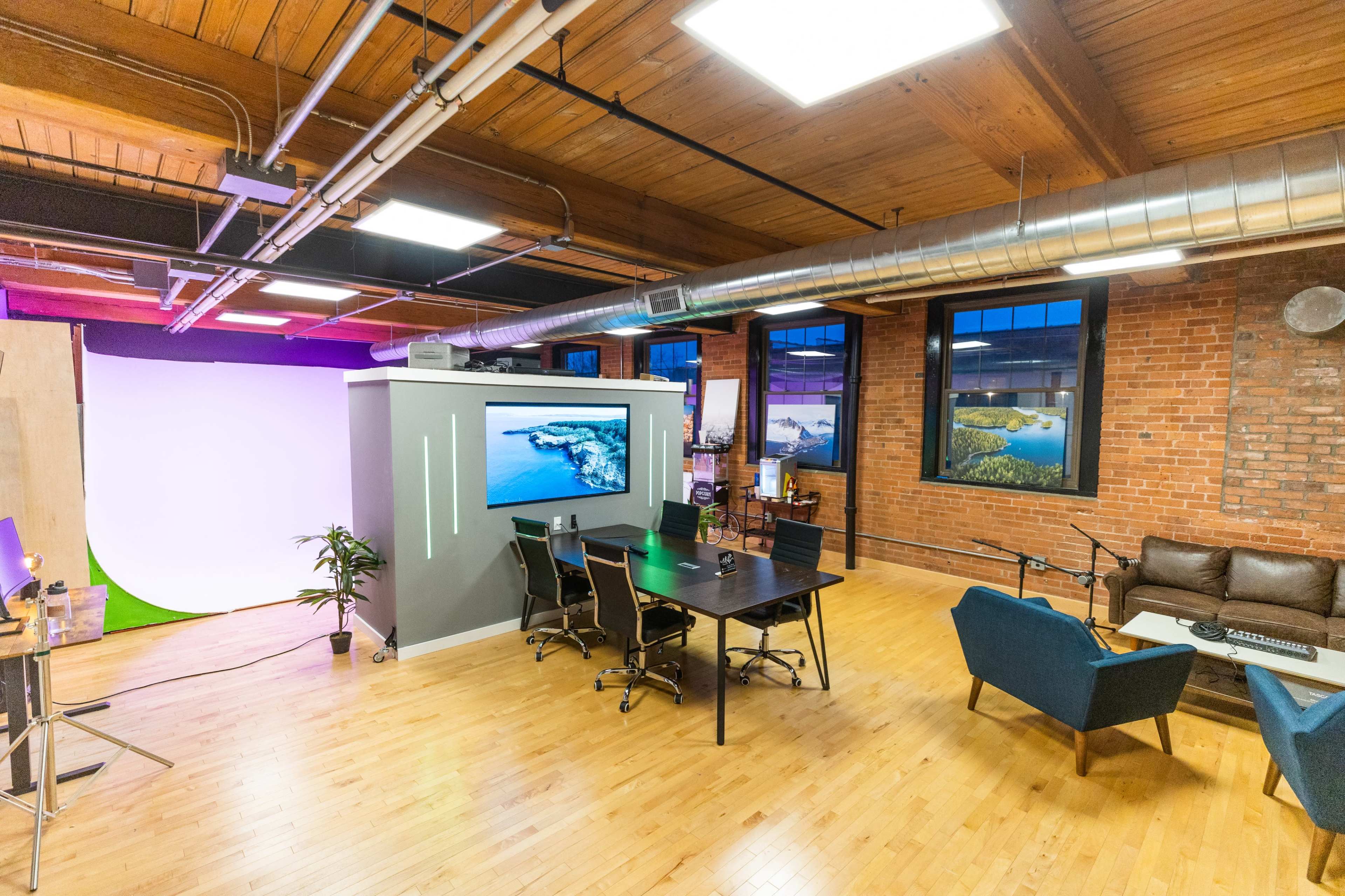 Industrial Loft with Natural Light Image in Southington, Southington, CT