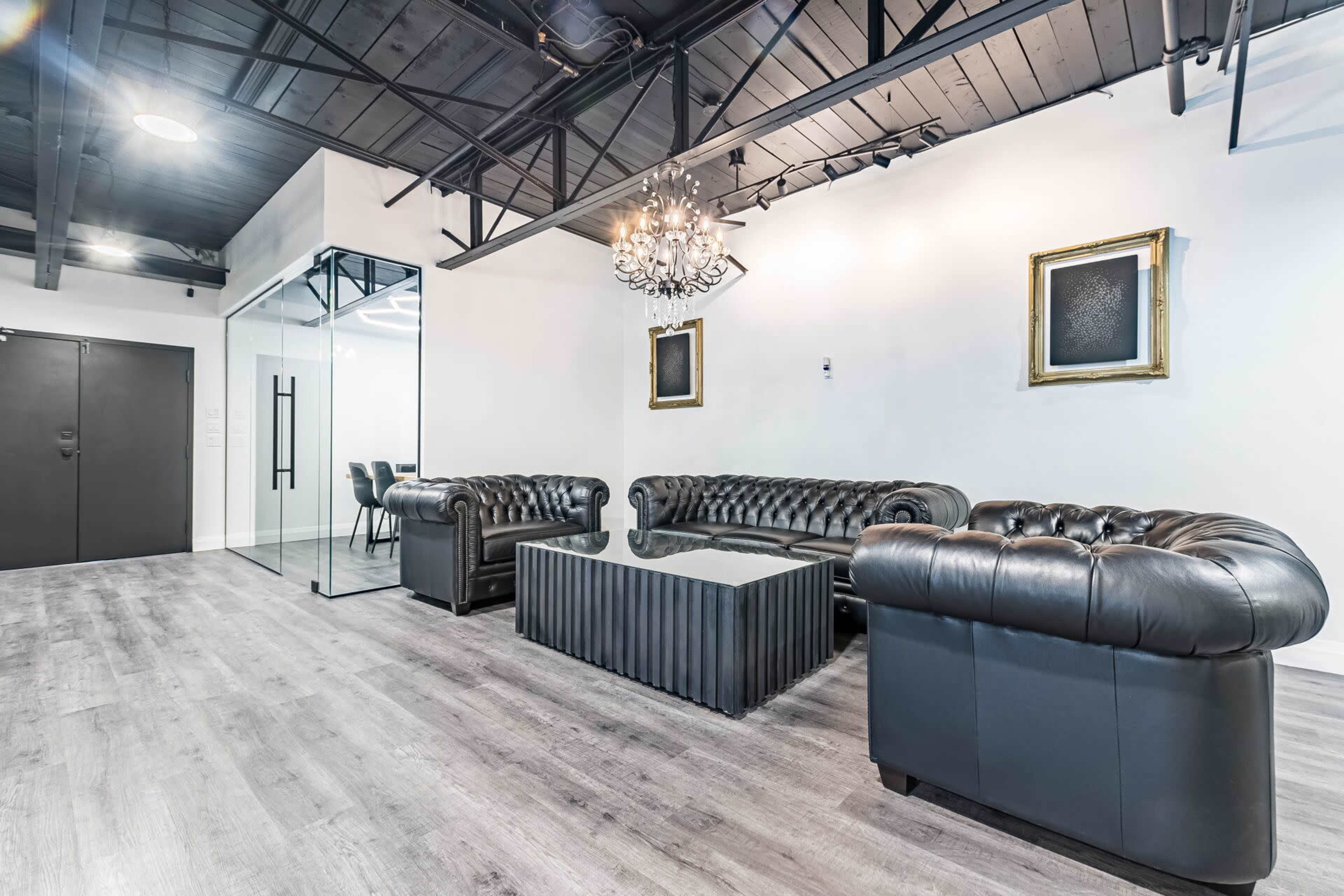 Etobicoke Office Image in Alderwood, Toronto, ON