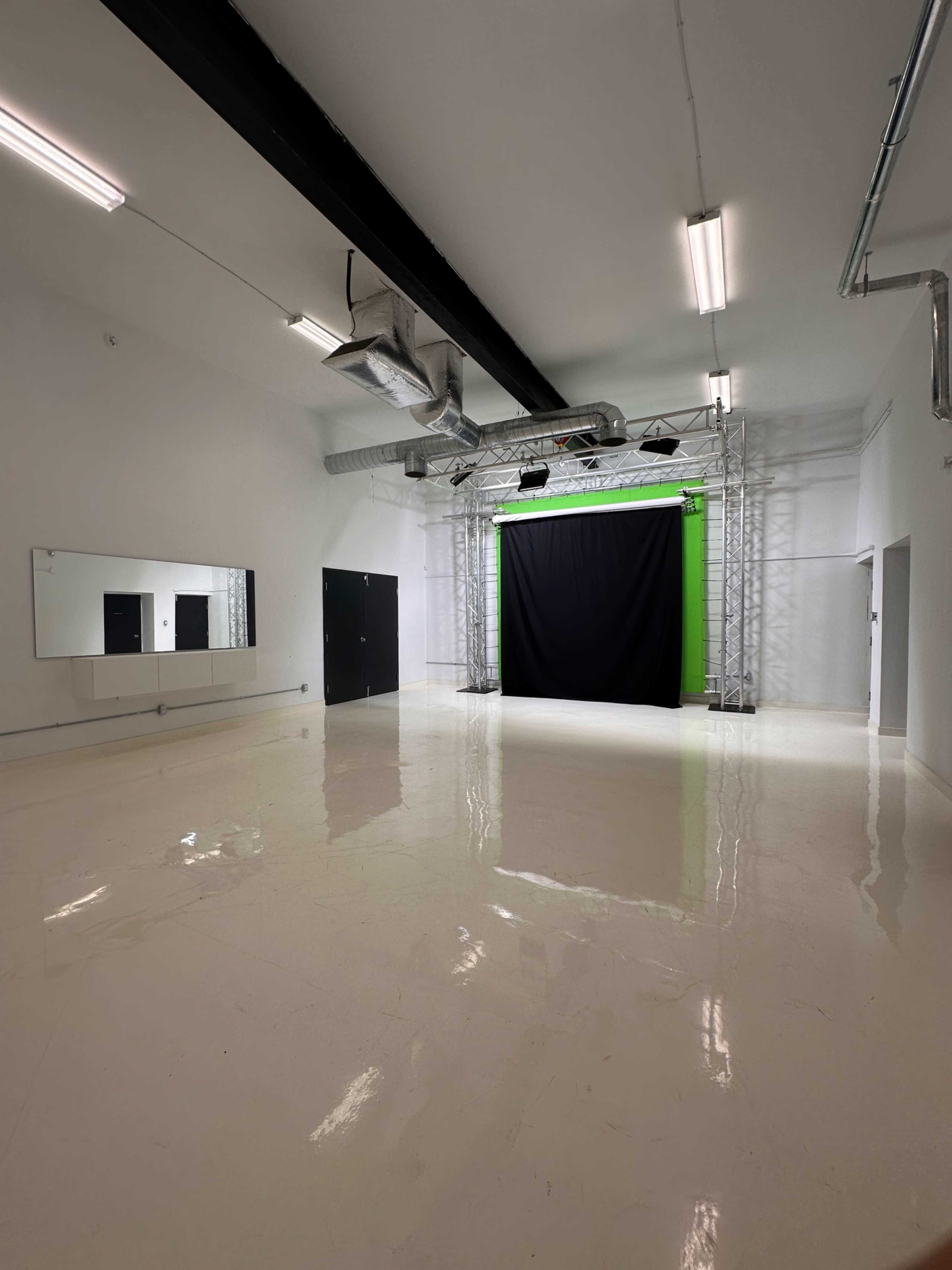 Industrial Creative Studio Image in Niagara Falls, Niagara Falls, ON