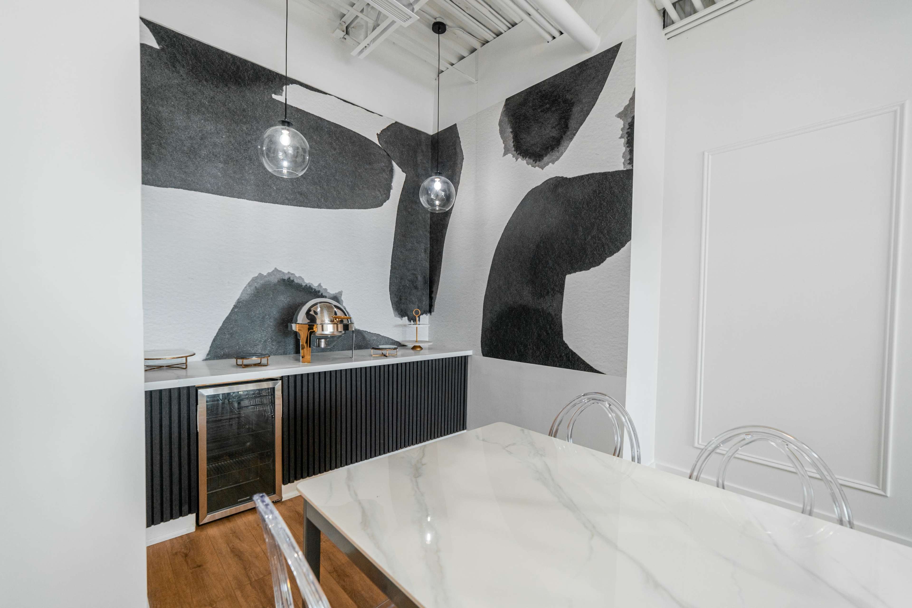 Curated Modern Black and White Ajax Studio Space Lots of Natural Light Image in Ajax, Ajax, ON