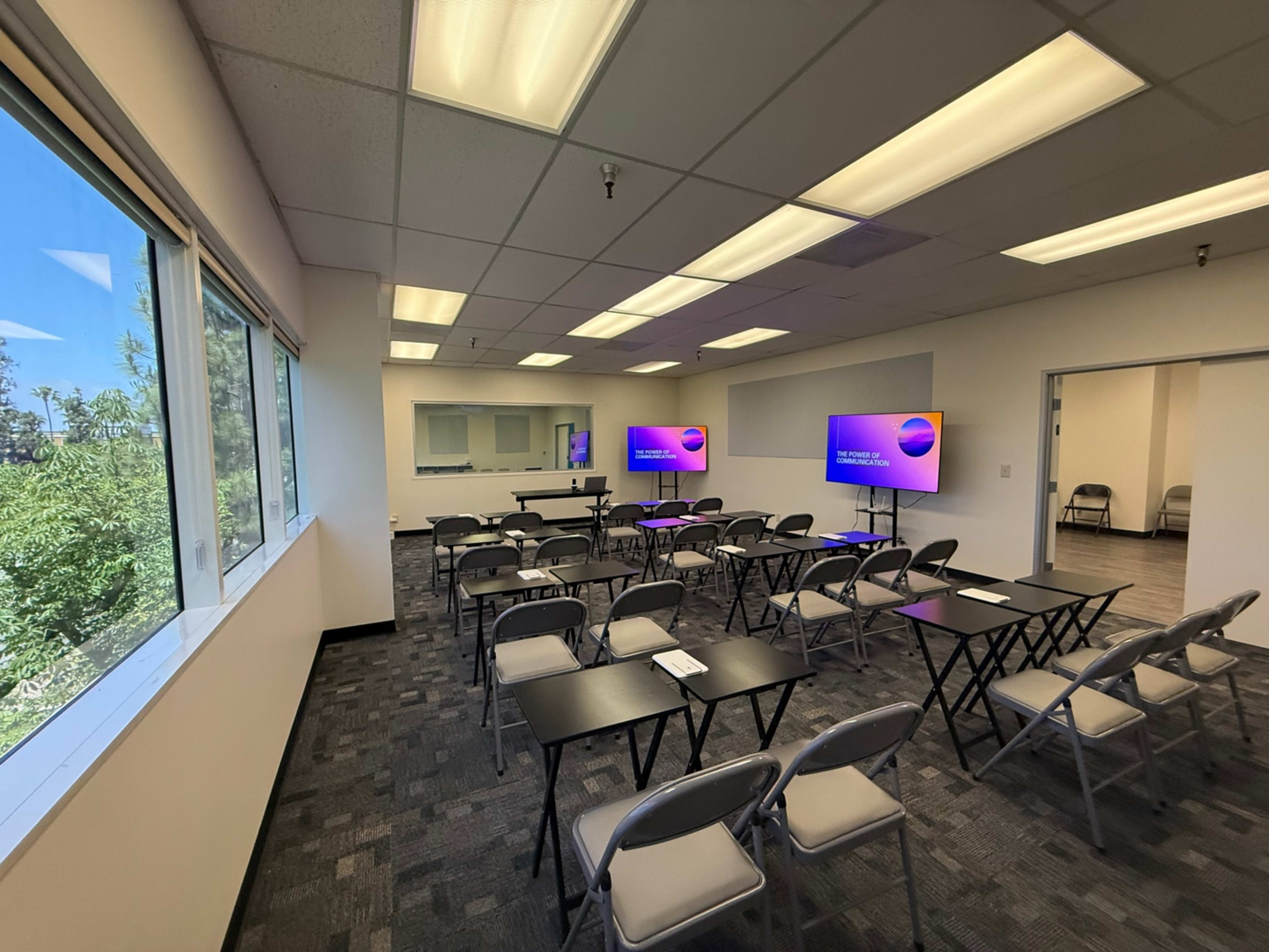 Large customizable meeting space Image in Downtown Anaheim, Anaheim, CA
