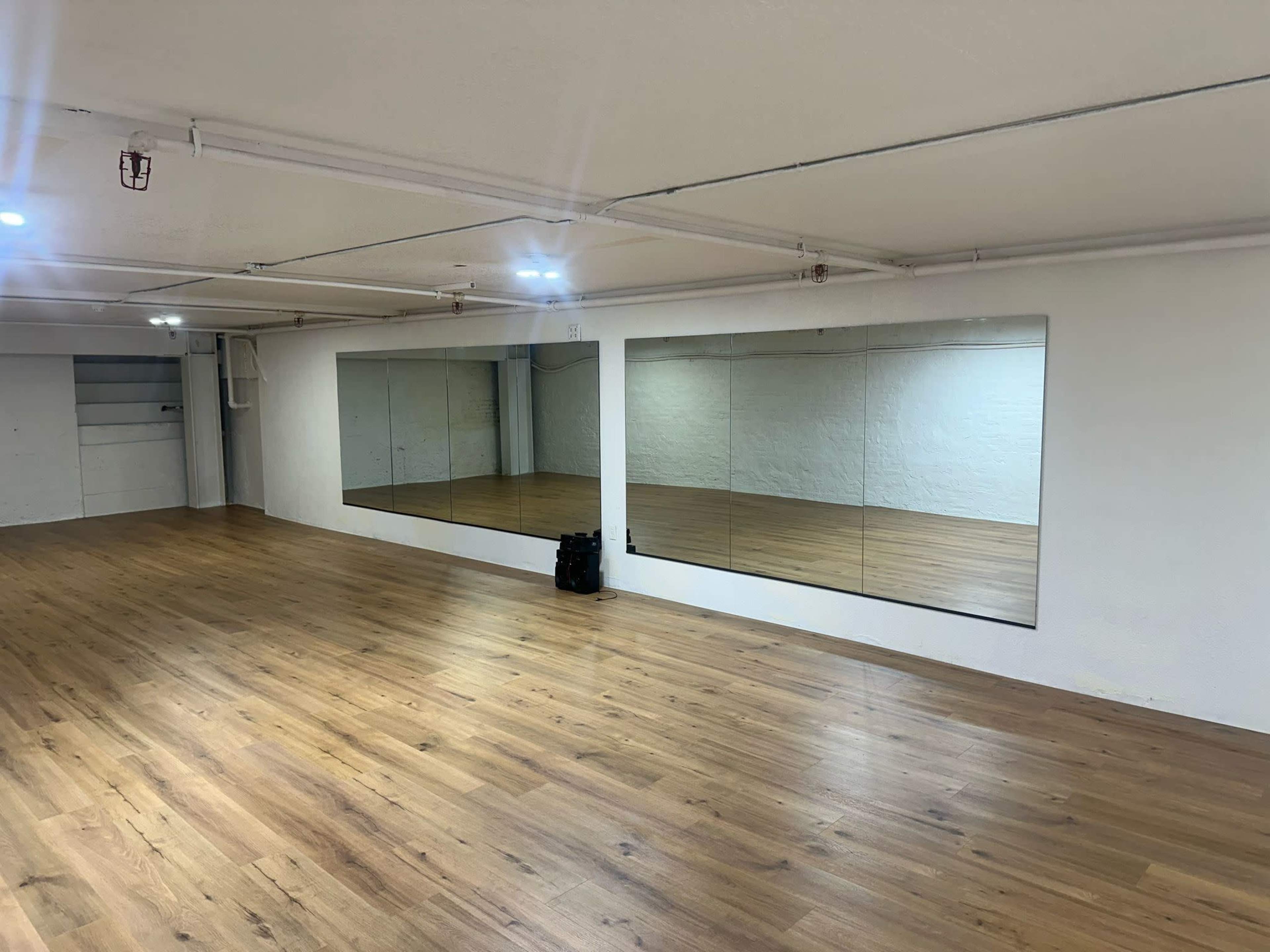 Big Rehersal Space Down Town San Francisco Image in Chinatown, San Francisco, CA