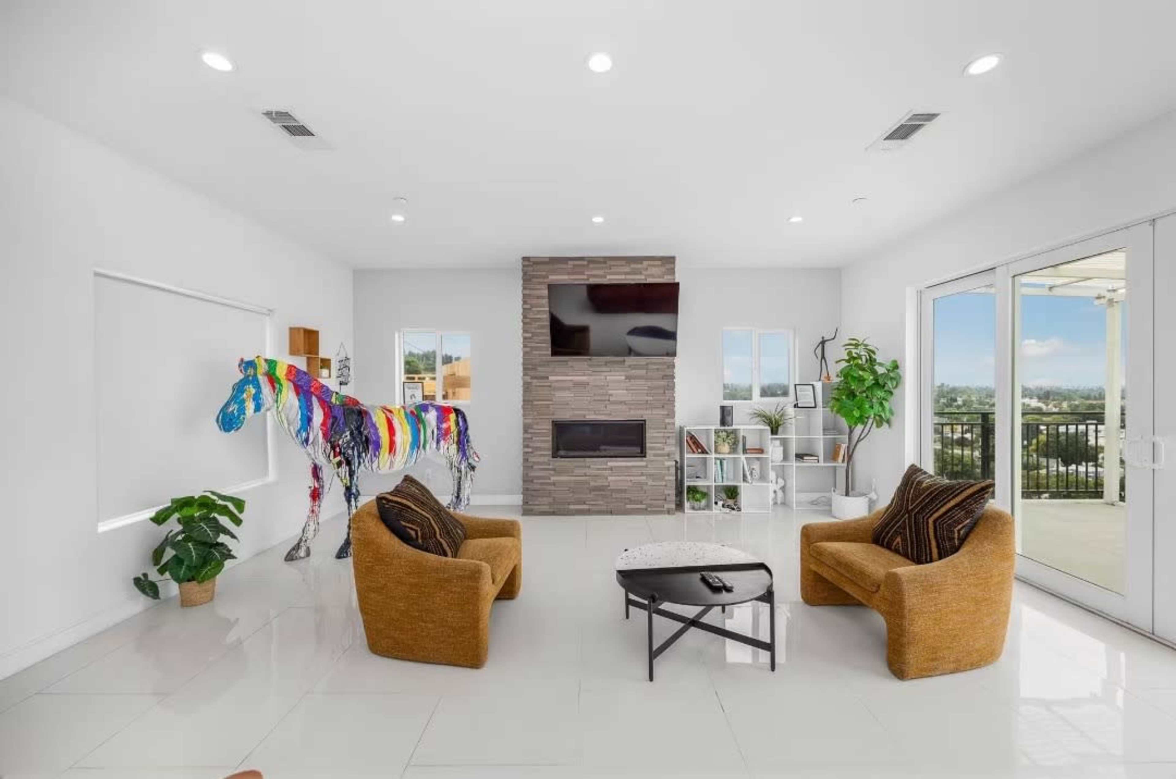 Modern Hillside Home Overlooking Downtown LA & Mountain Views Image in Northeast Los Angeles, Los Angeles, CA