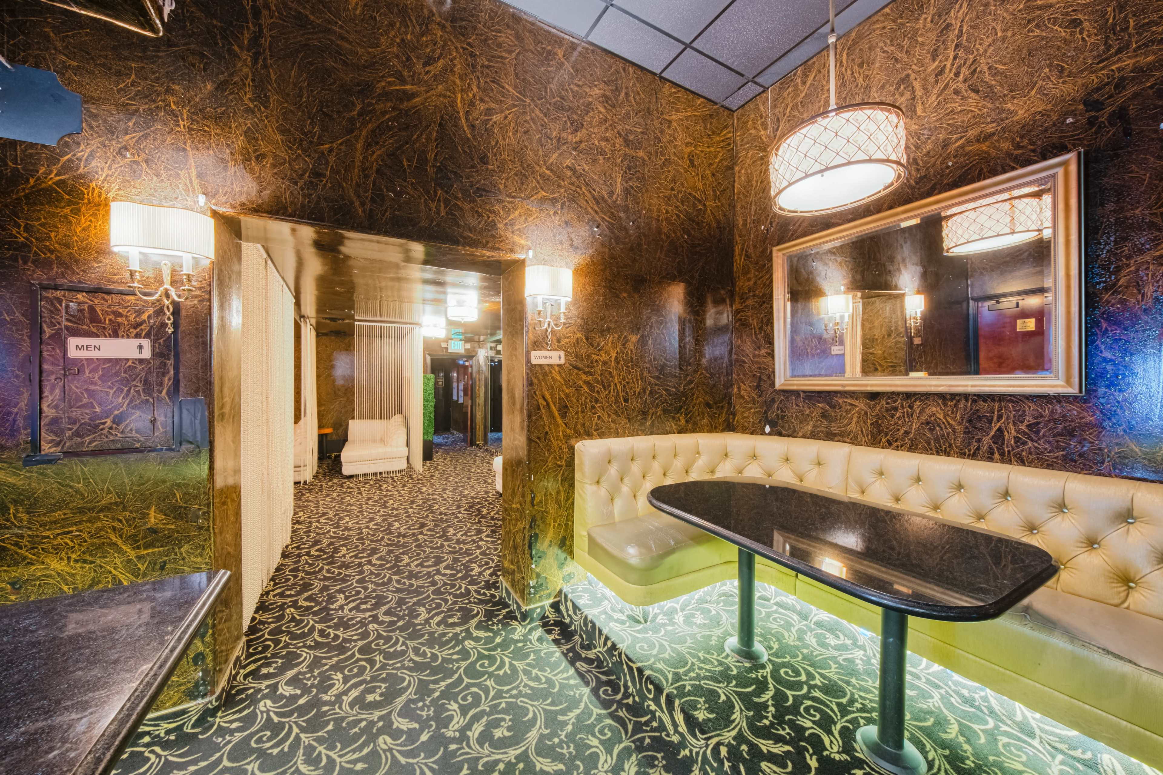 LUXURIOUS HIDEAWAY AT THE GOLDEN ROOM Image in Van Nuys, Van Nuys, CA