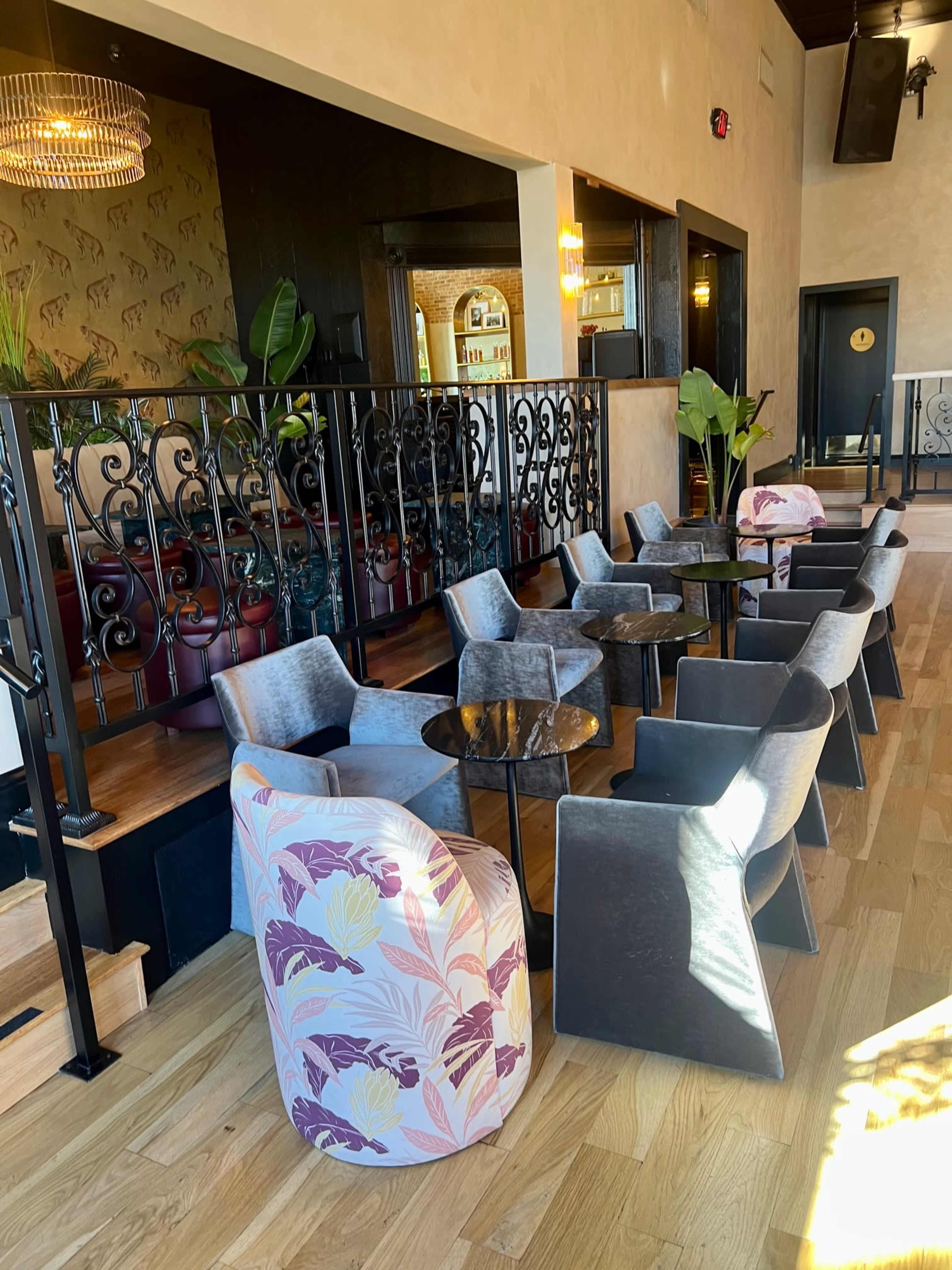 Elegant Lounge in the Heart of Los Gatos Image in Los Gatos, Los Gatos, CA