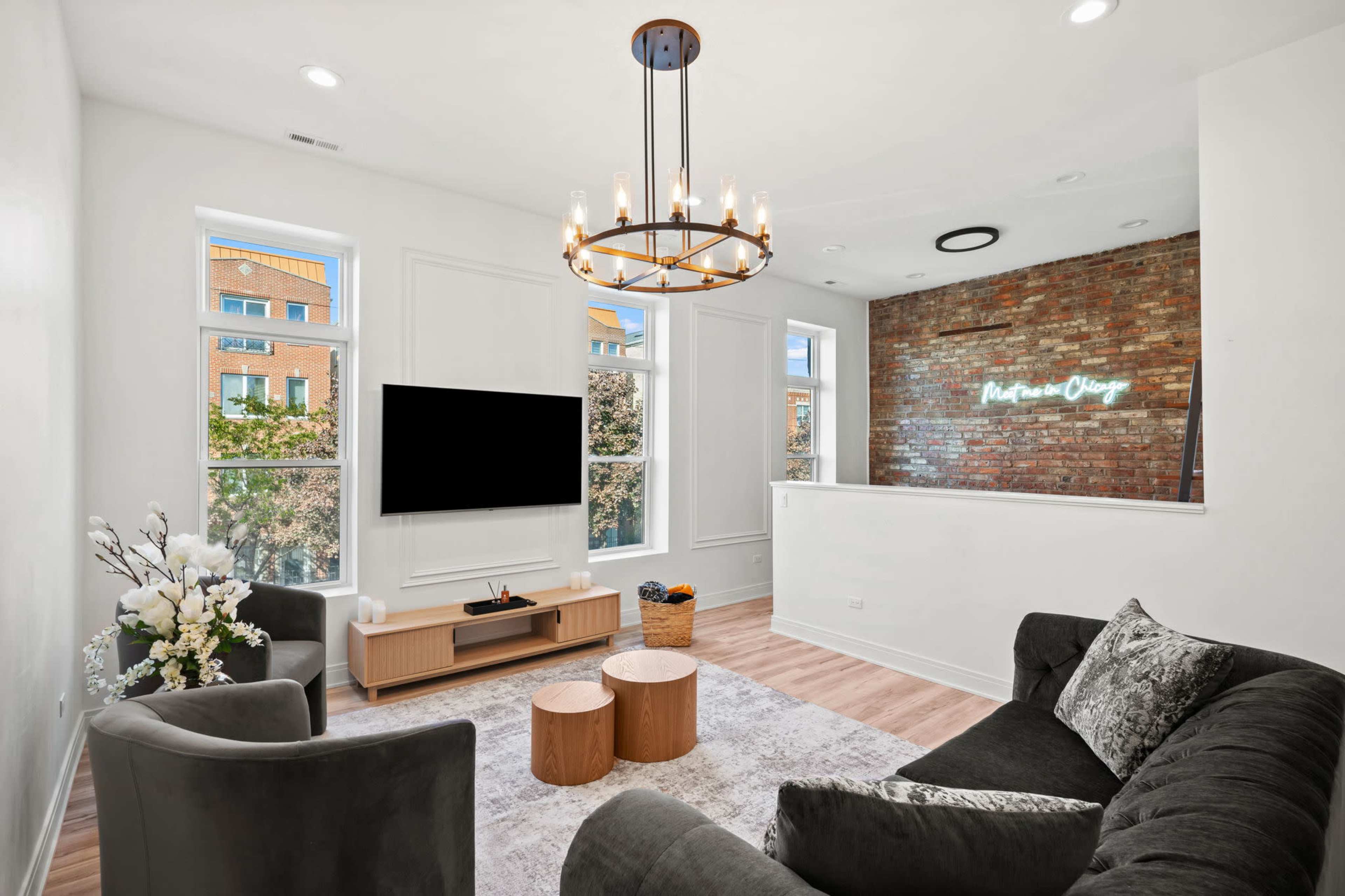 MODERN CHIC LOFT IN DOWNTOWN CHICAGO Image in Near West Side, Chicago, IL