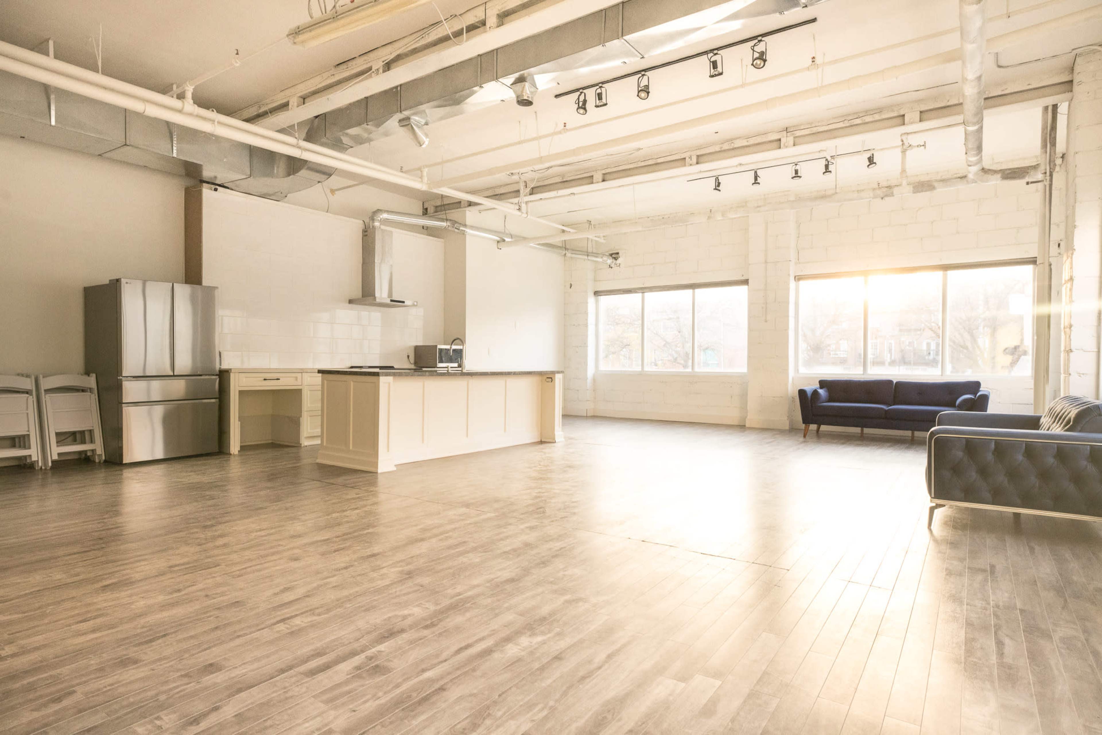 Queen West, loft style, functional kitchen Image in Niagara, Toronto, ON