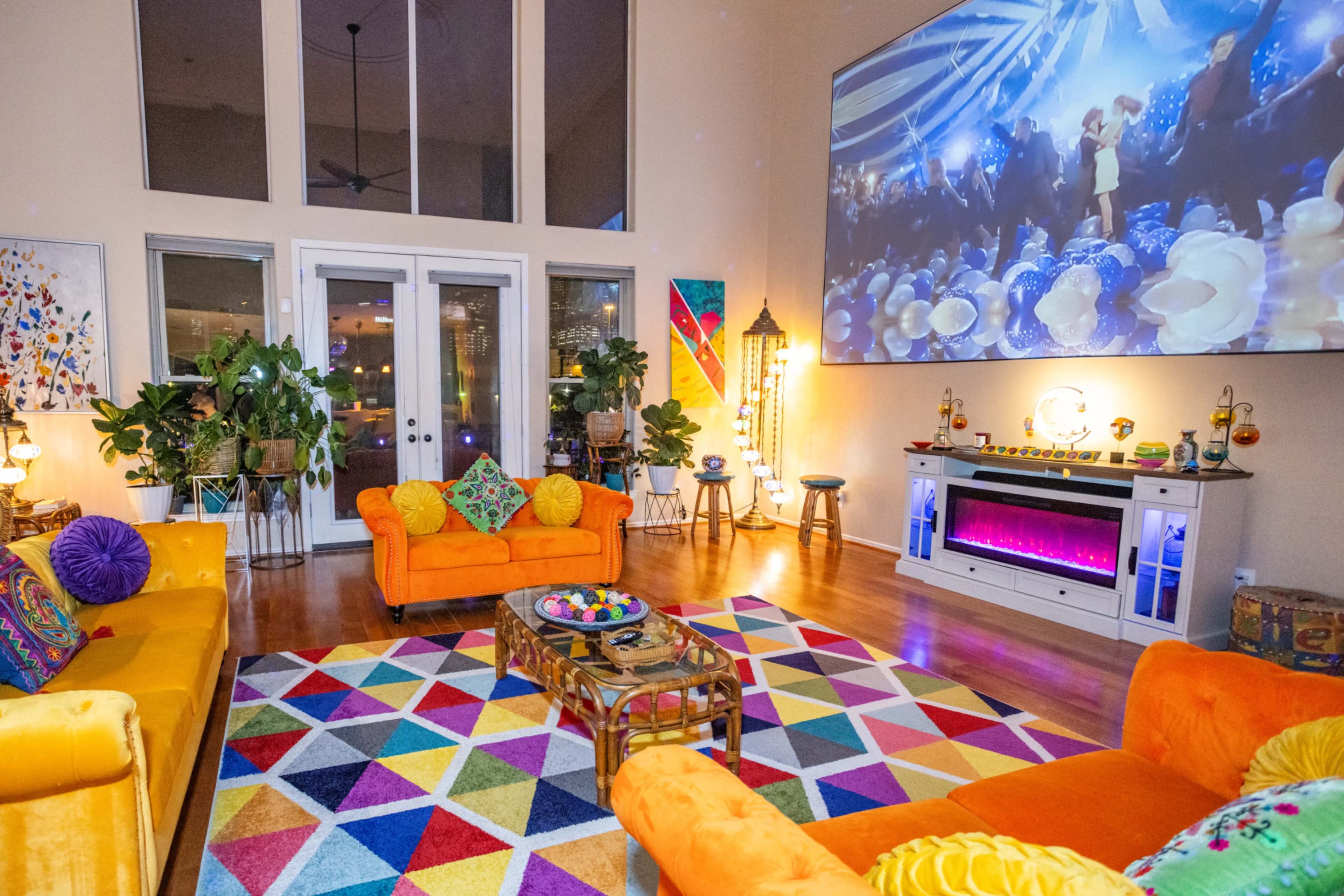 Downtown Aesthetic Loft & eclectic Lounge with Skyline Views EaDo Image in Downtown Houston, Houston, TX