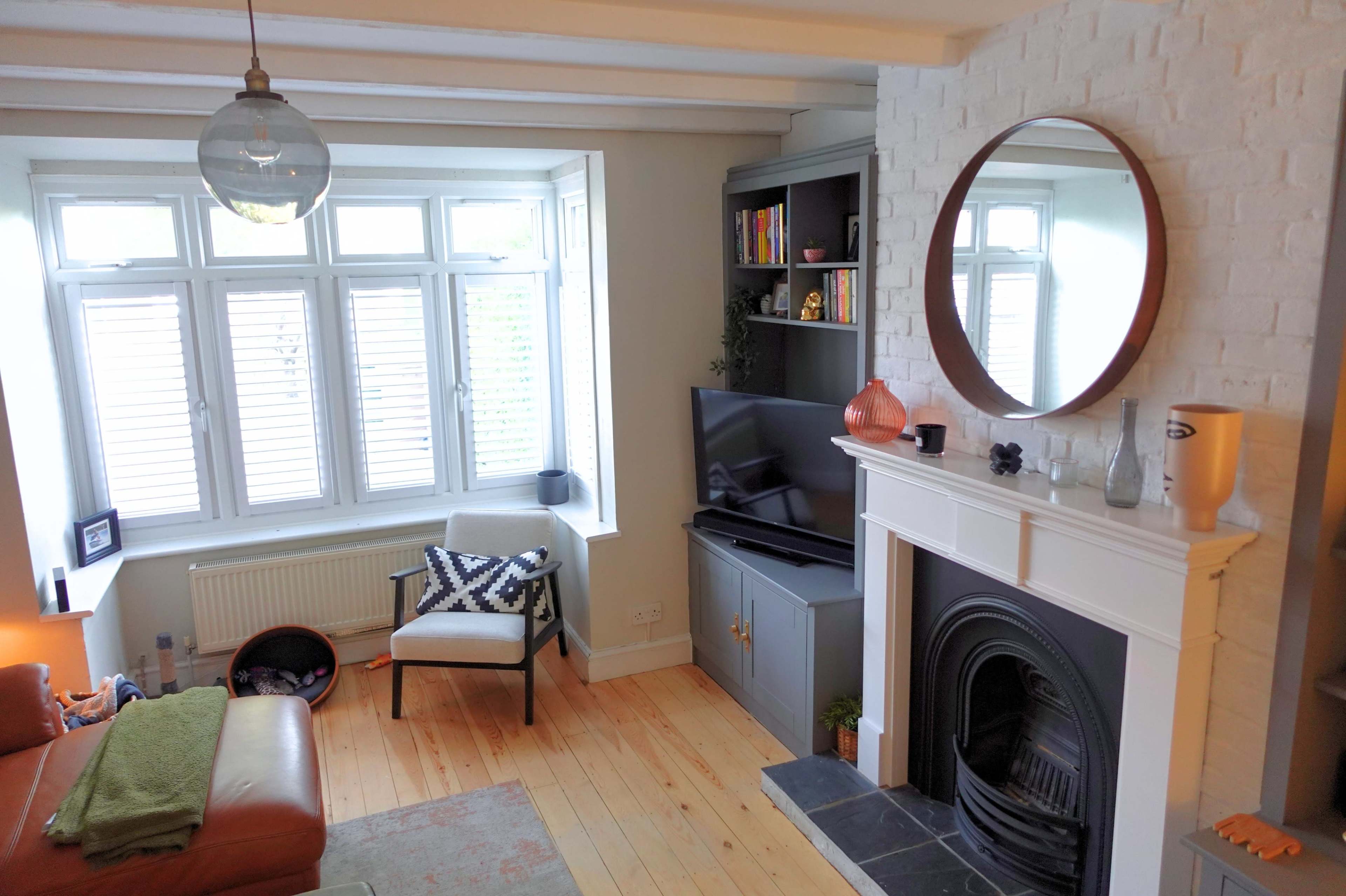 1930's South East London Semi-Detached | Open plan Family Kitchen Island | Private Garden & Hot Tub | Cosy Living Room Image in London, London, ENG