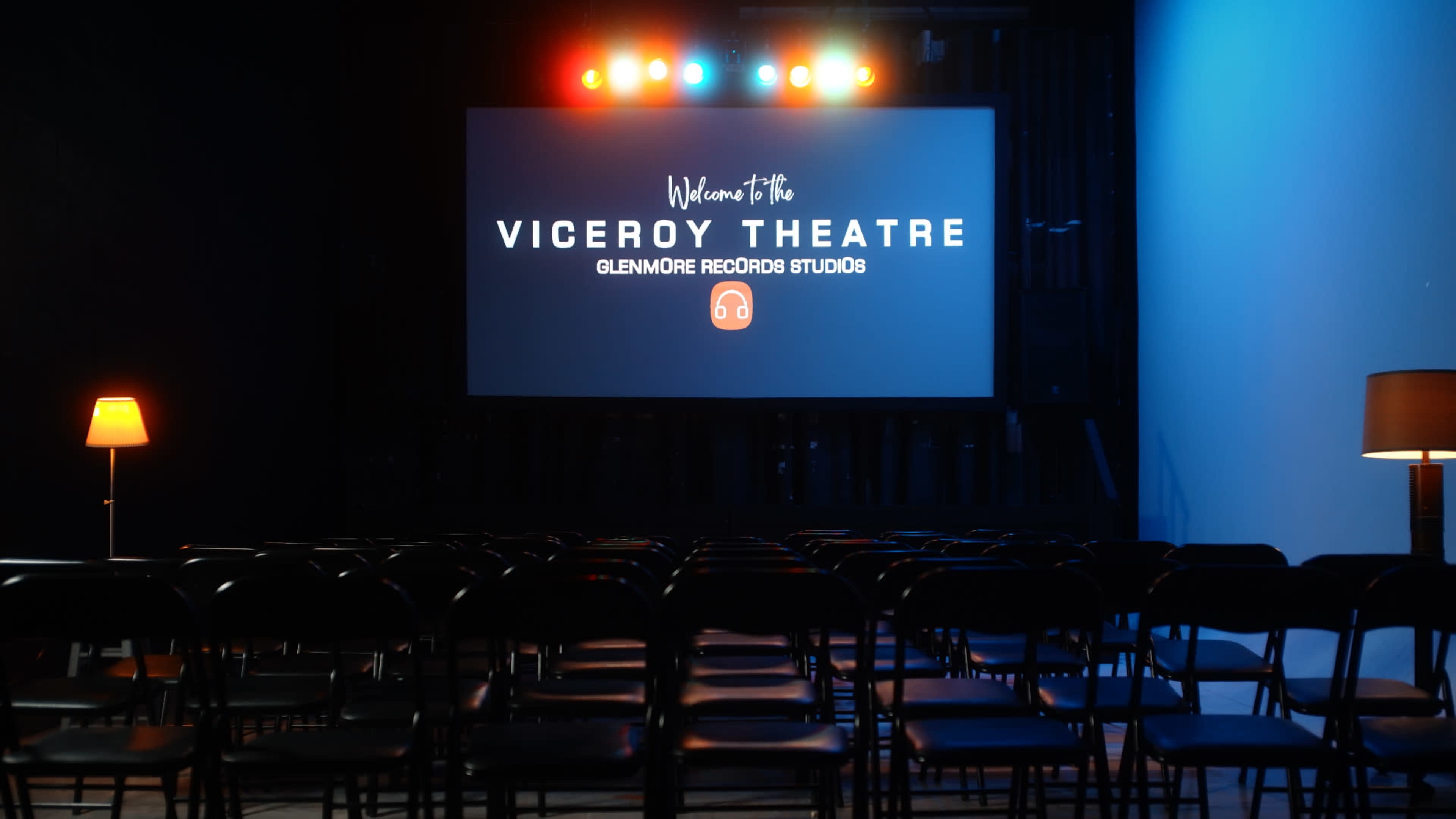 Roomy Film/Photography Studio and Event Space with 20ft Cyclorama, Multiple Sets and Backdrops Image in Concord, Concord, ON