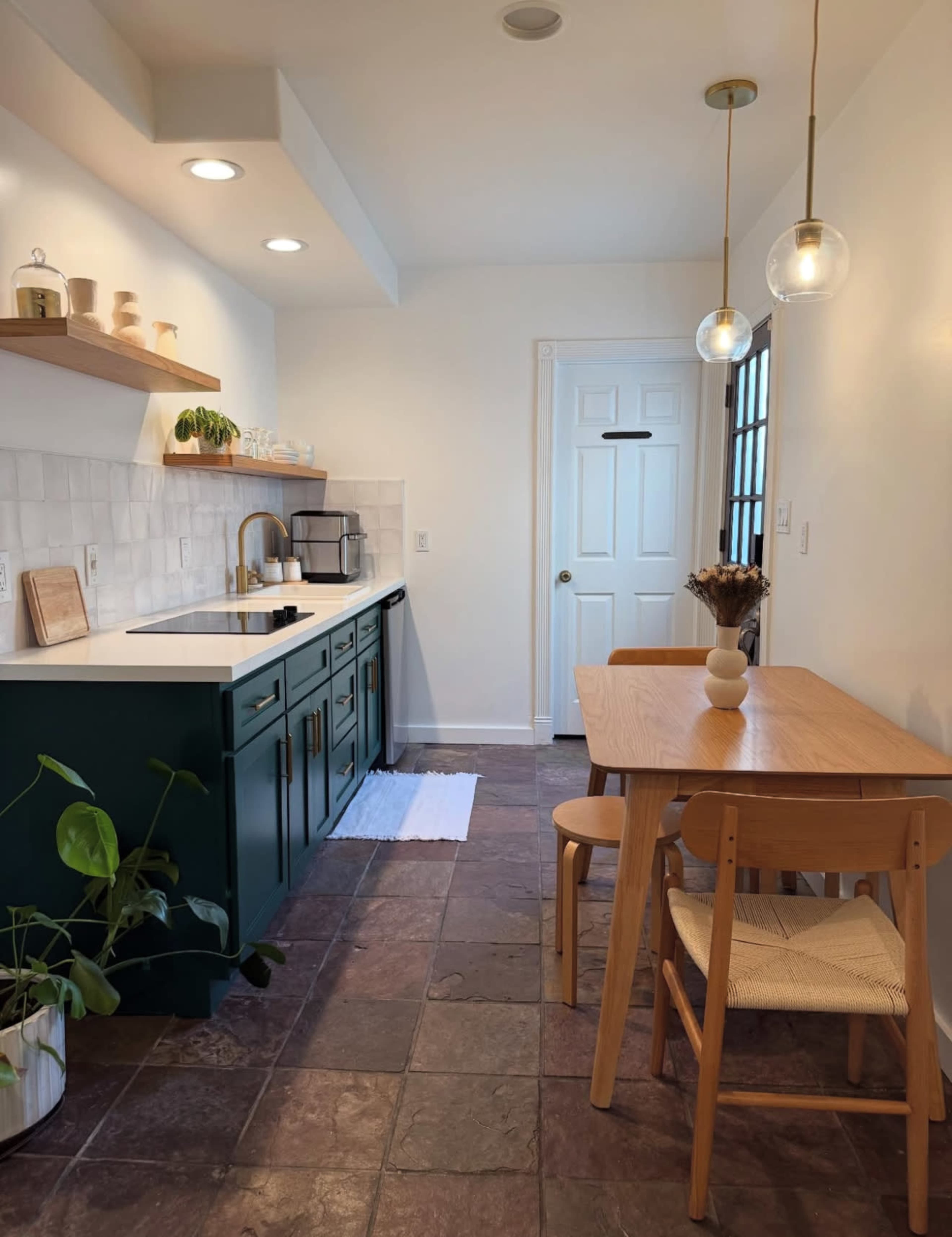 Modern-Century Beach Getaway – One Bedroom by the sea Image in Belmont Shore, Long Beach, CA