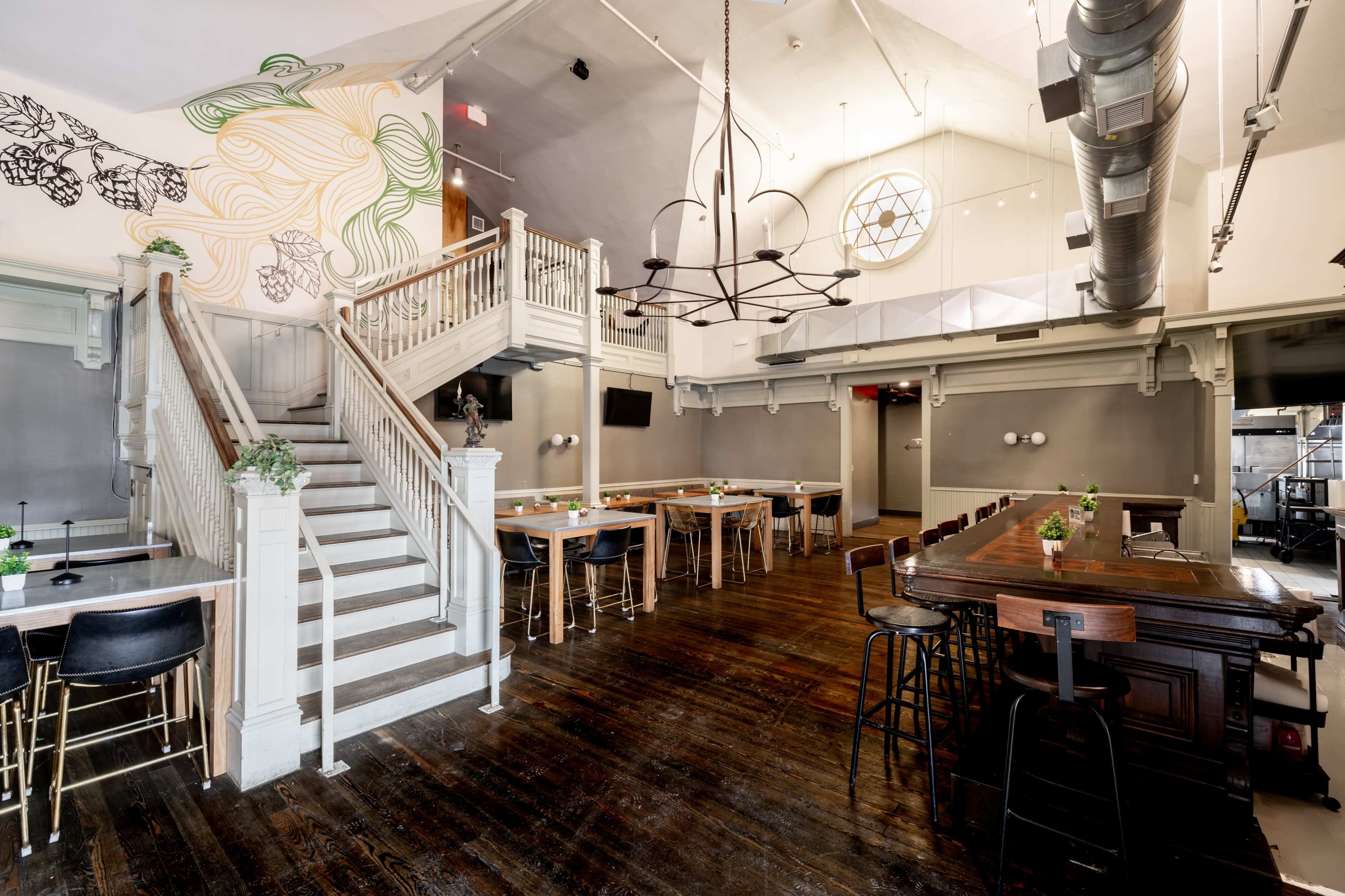 Upper Bar and 3 Season Patio Image in Zionsville, Zionsville, IN