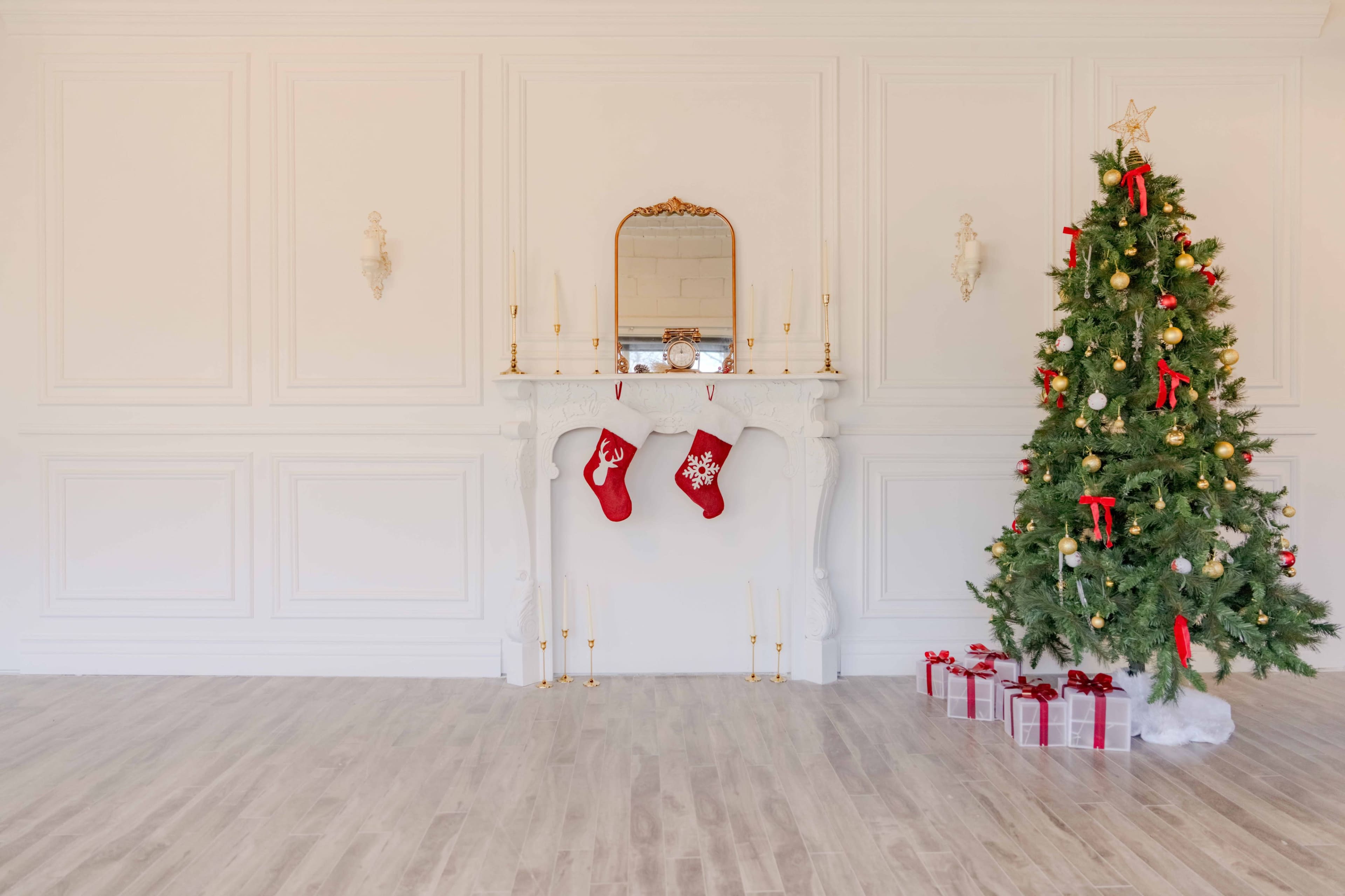 Natural light loft studio, fireplace, wainscoting Image in Niagara, Toronto, ON
