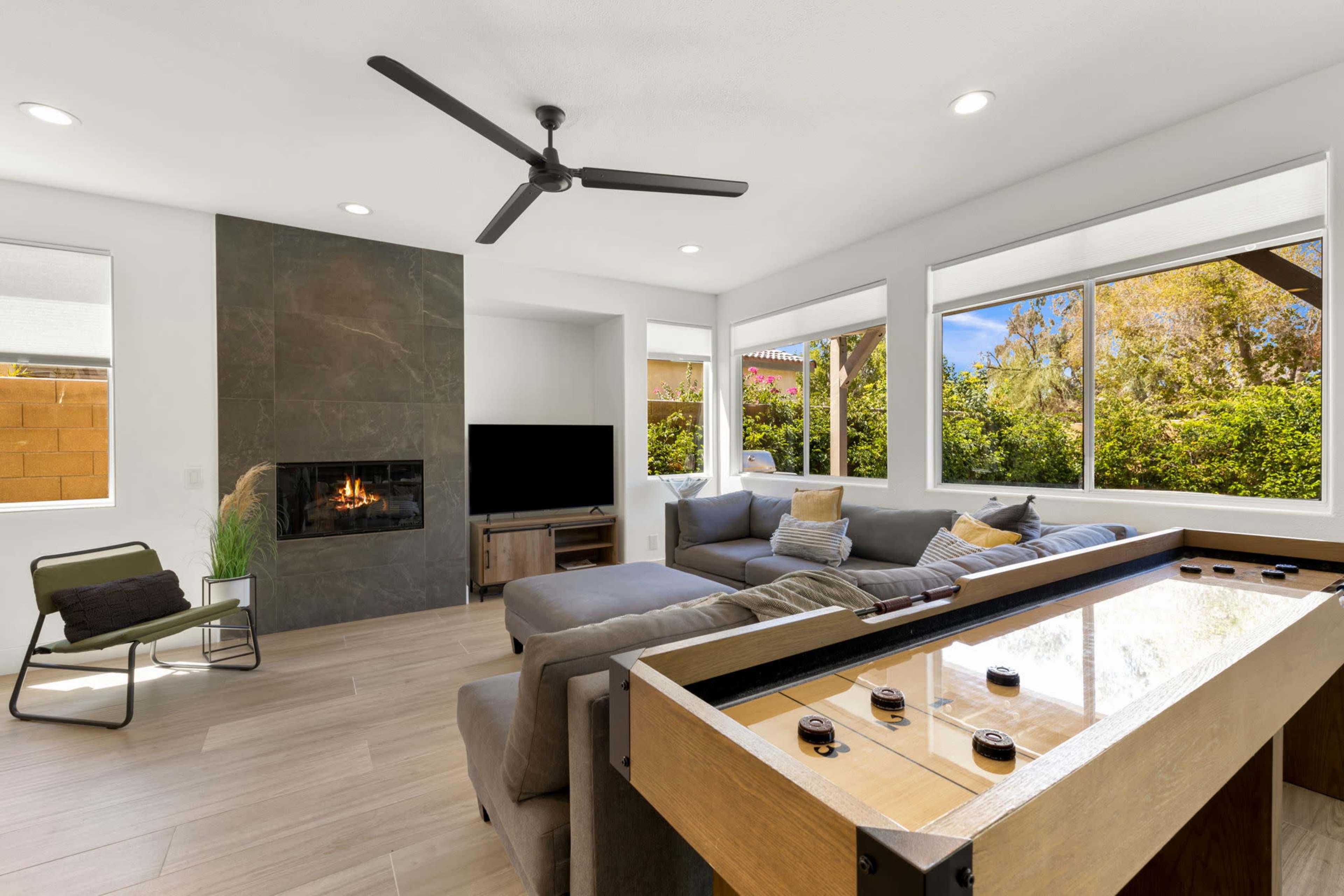 Infinity pool, game room, Palm Springs vacation home vibes Image in Indio, Indio, CA