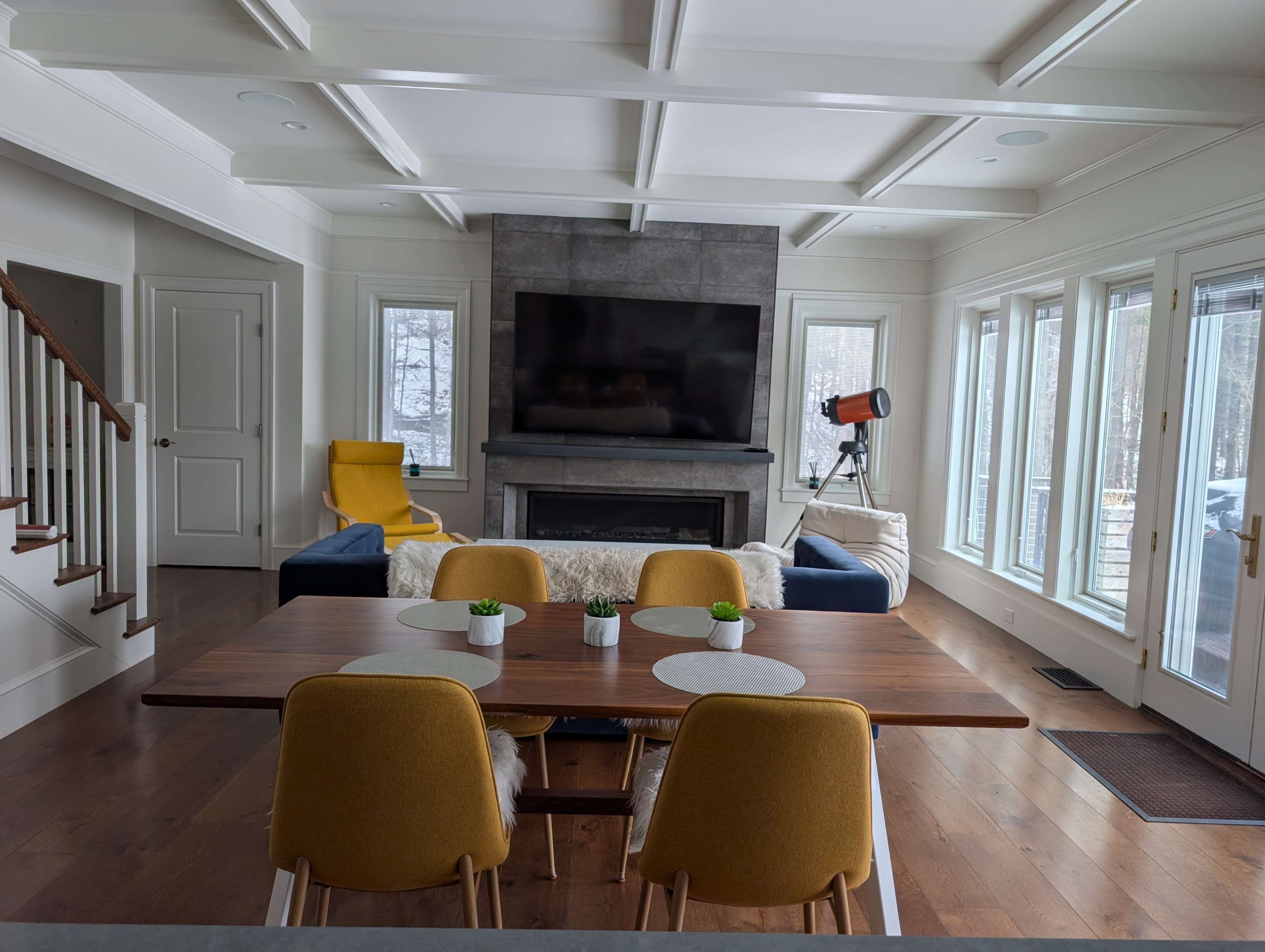 Light-filled, modern Apartment with Farm Vista Image in Framingham, Framingham, MA