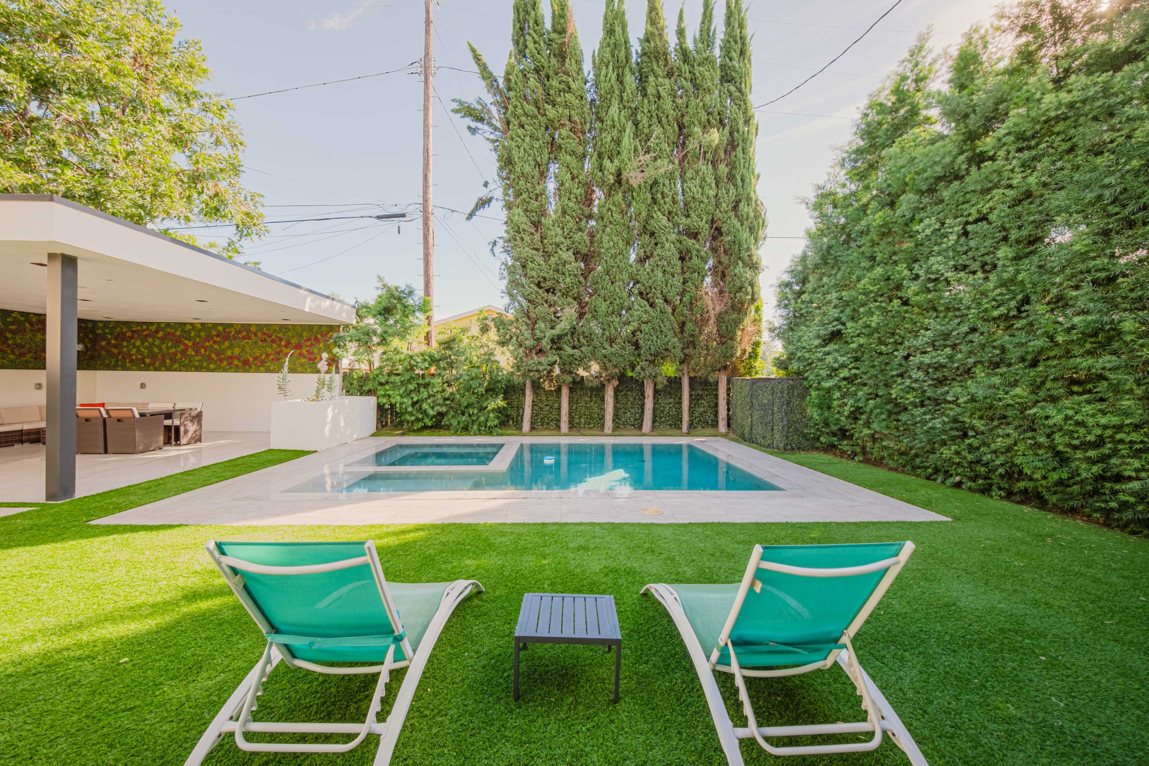 CHIC OASIS OF LIGHT AND LUXURY Image in Valley Village, Los Angeles, CA