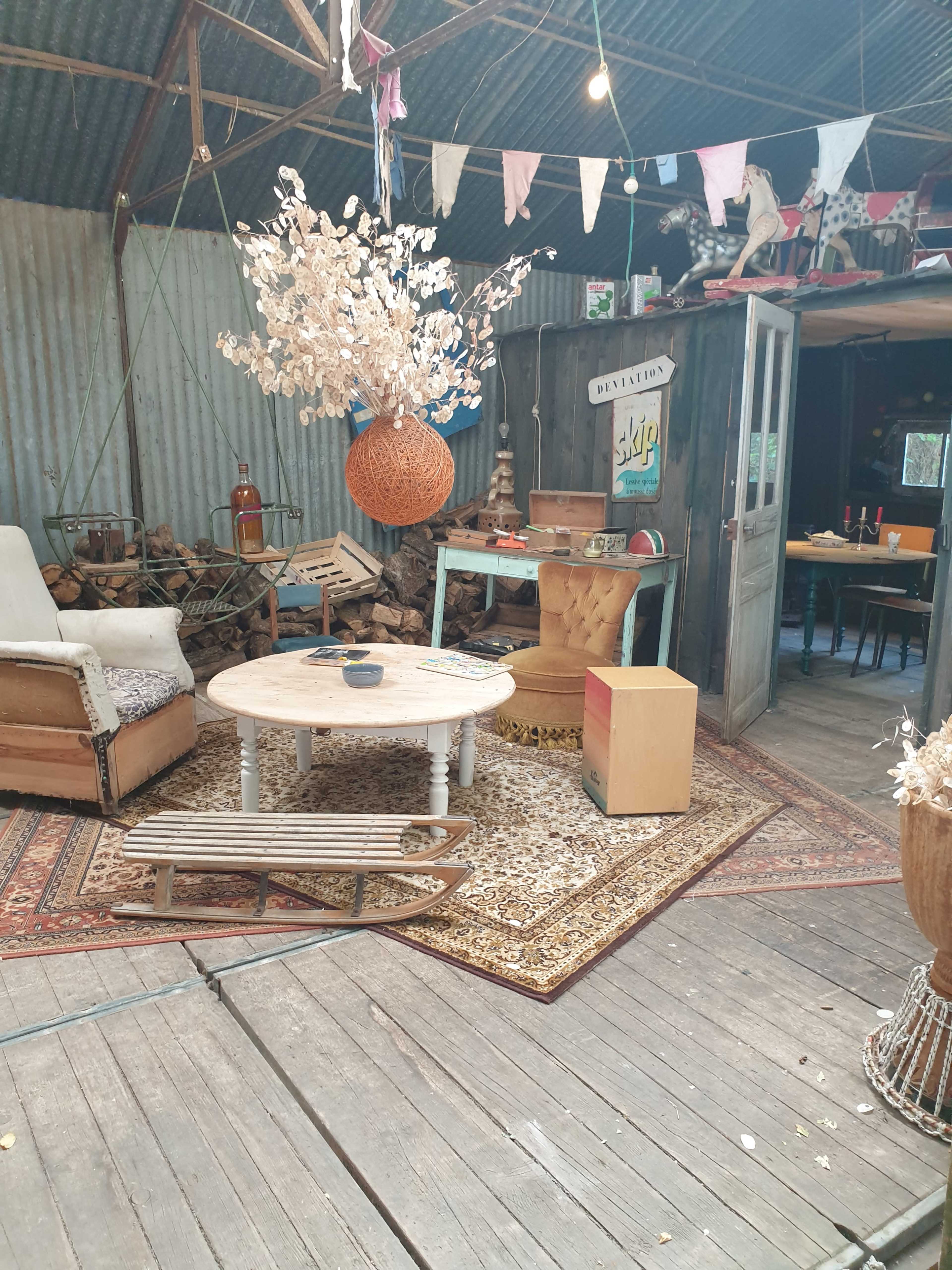 Hangar jardin esprit bohème guinguette Image in , Saint Gervais  en Belin