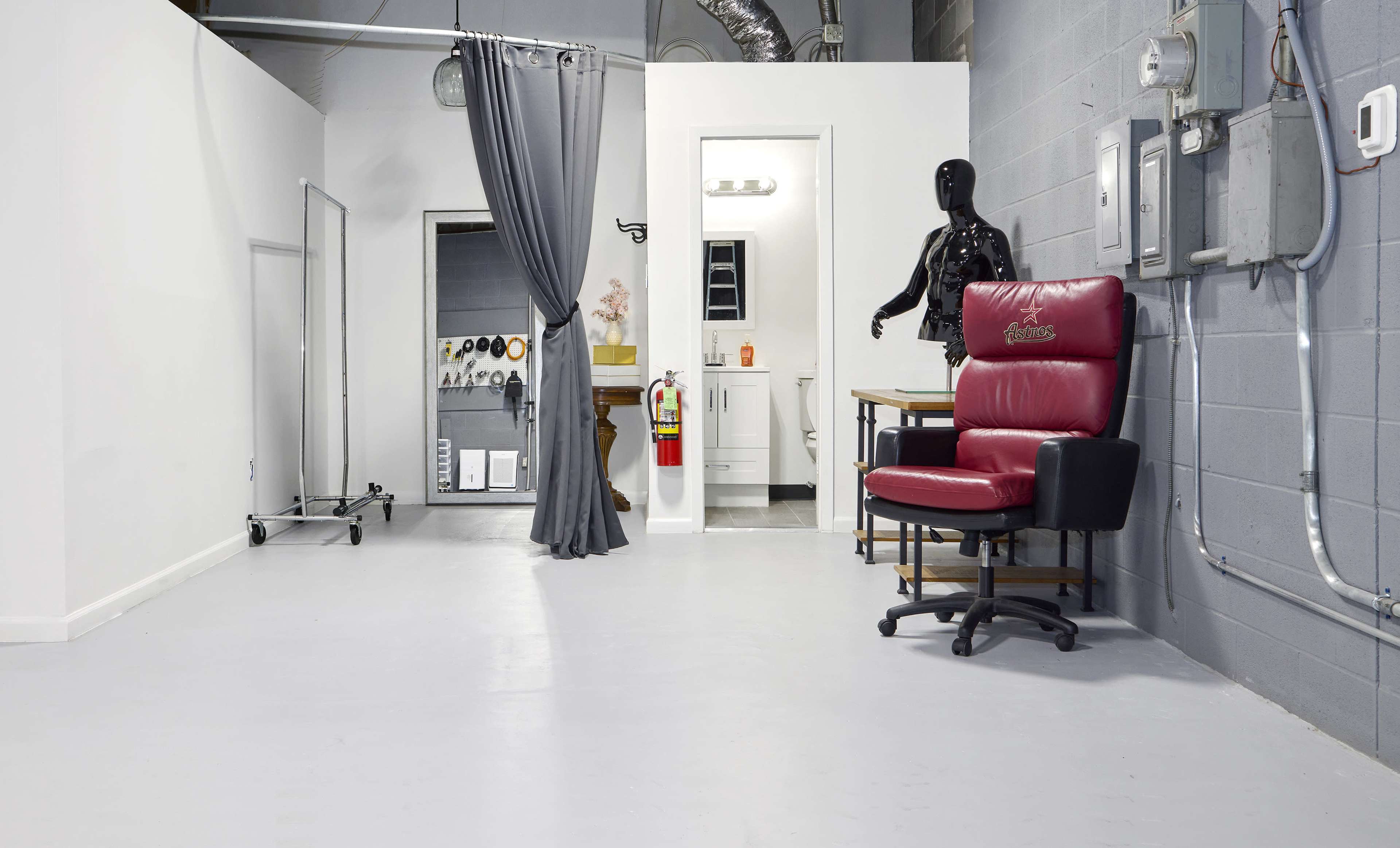 GREAT STUDIO Centrally Located/Fully Equipped 1600sqft. Image in Northside, Houston, TX