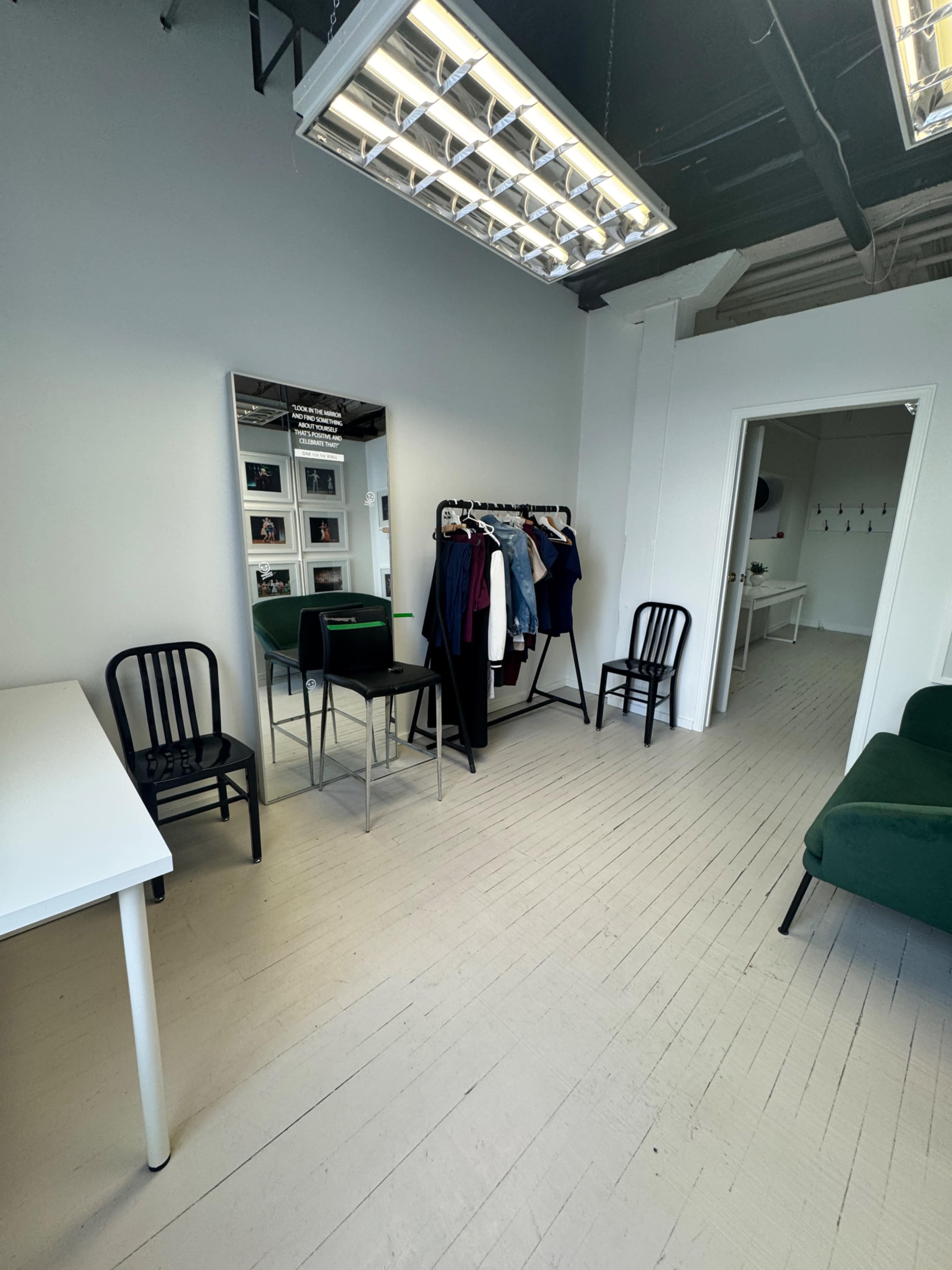 Downtown, Industrial studio Image in Mount Hope Huron Park, Kitchener, ON